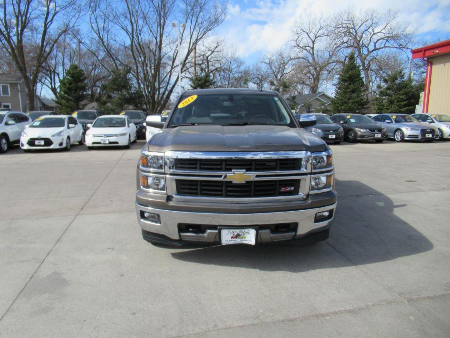 2014 BROWN CHEVROLET SILVERADO 1500 LT (3GCUKREC5EG) with an 5.3L engine, Automatic transmission, located at 908 SE 14th Street, Des Moines, IA, 50317, (515) 281-0330, 41.580303, -93.597046 - Photo#1