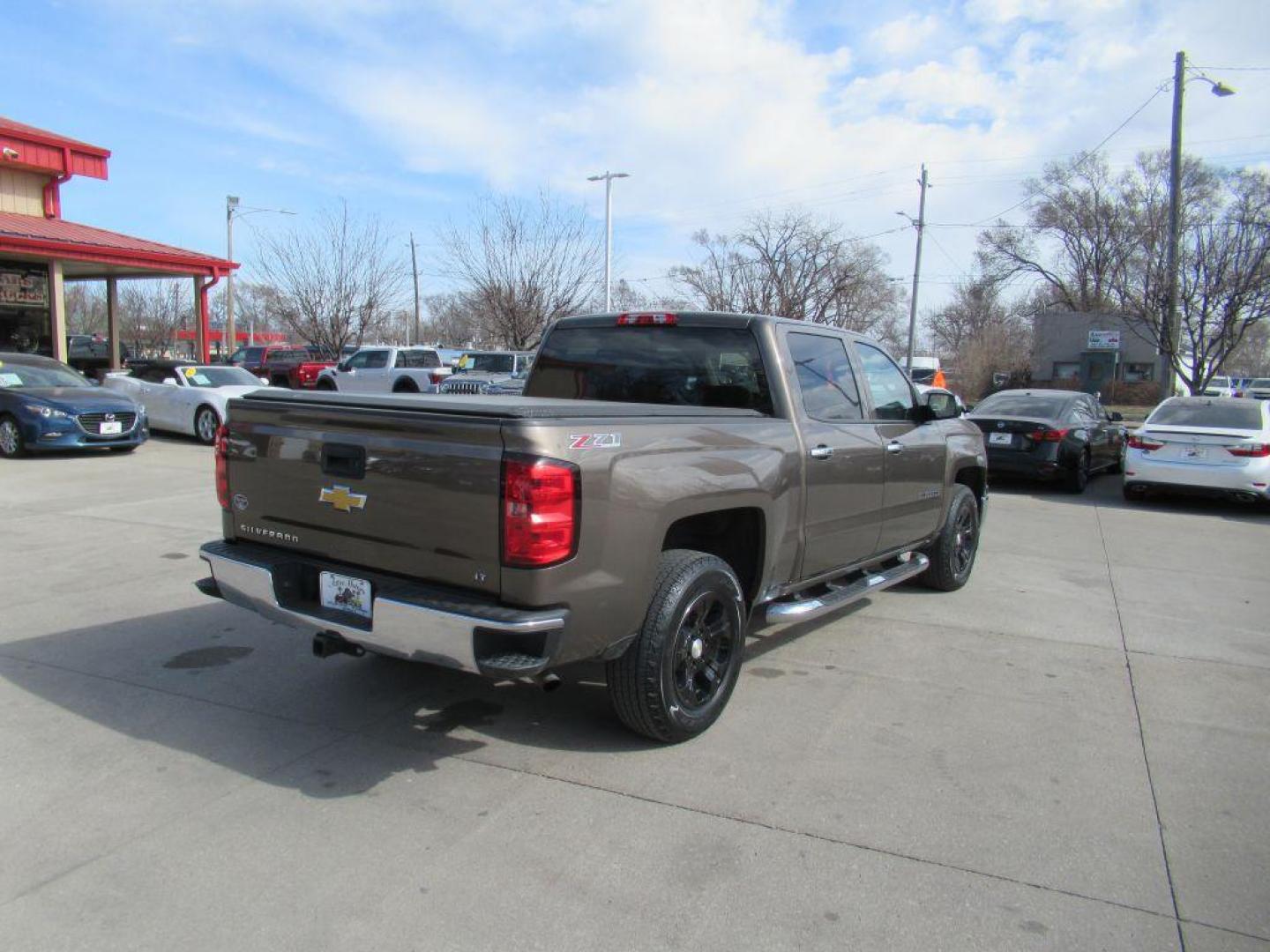 2014 BROWN CHEVROLET SILVERADO 1500 LT (3GCUKREC5EG) with an 5.3L engine, Automatic transmission, located at 908 SE 14th Street, Des Moines, IA, 50317, (515) 281-0330, 41.580303, -93.597046 - Photo#4