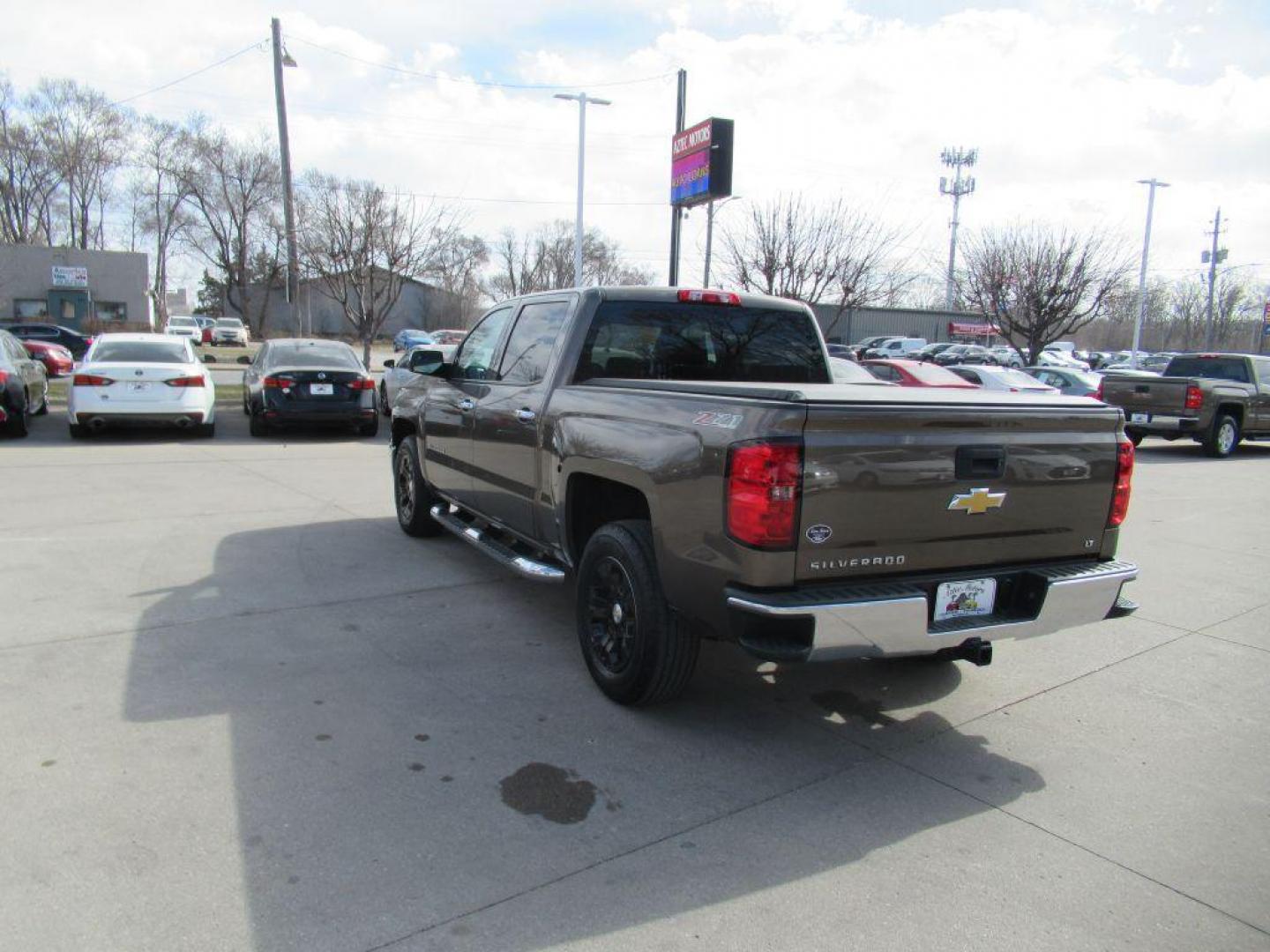 2014 BROWN CHEVROLET SILVERADO 1500 LT (3GCUKREC5EG) with an 5.3L engine, Automatic transmission, located at 908 SE 14th Street, Des Moines, IA, 50317, (515) 281-0330, 41.580303, -93.597046 - Photo#6