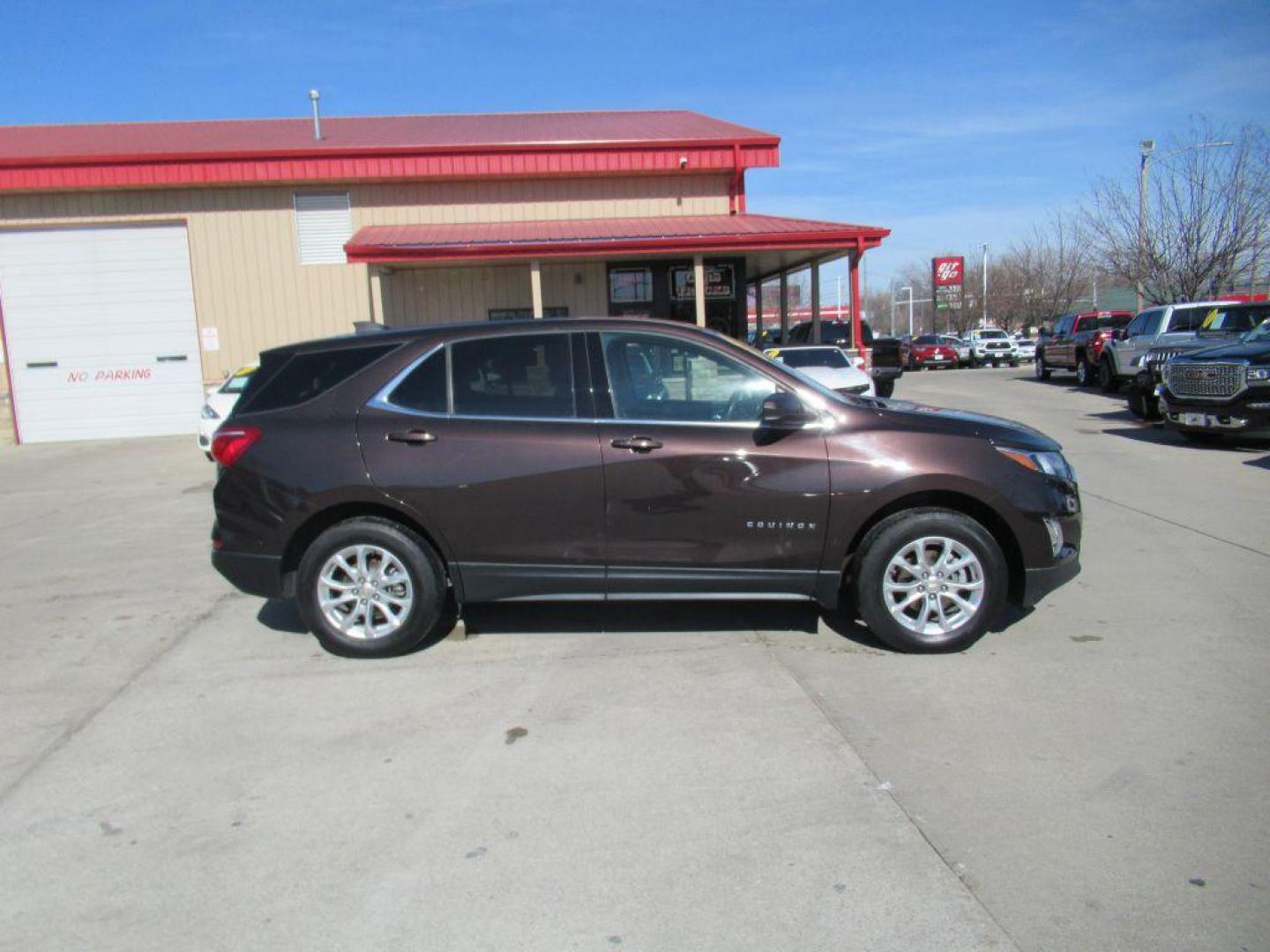 2020 BROWN CHEVROLET EQUINOX LT (2GNAXUEV9L6) with an 1.5L engine, Automatic transmission, located at 908 SE 14th Street, Des Moines, IA, 50317, (515) 281-0330, 41.580303, -93.597046 - Photo#3