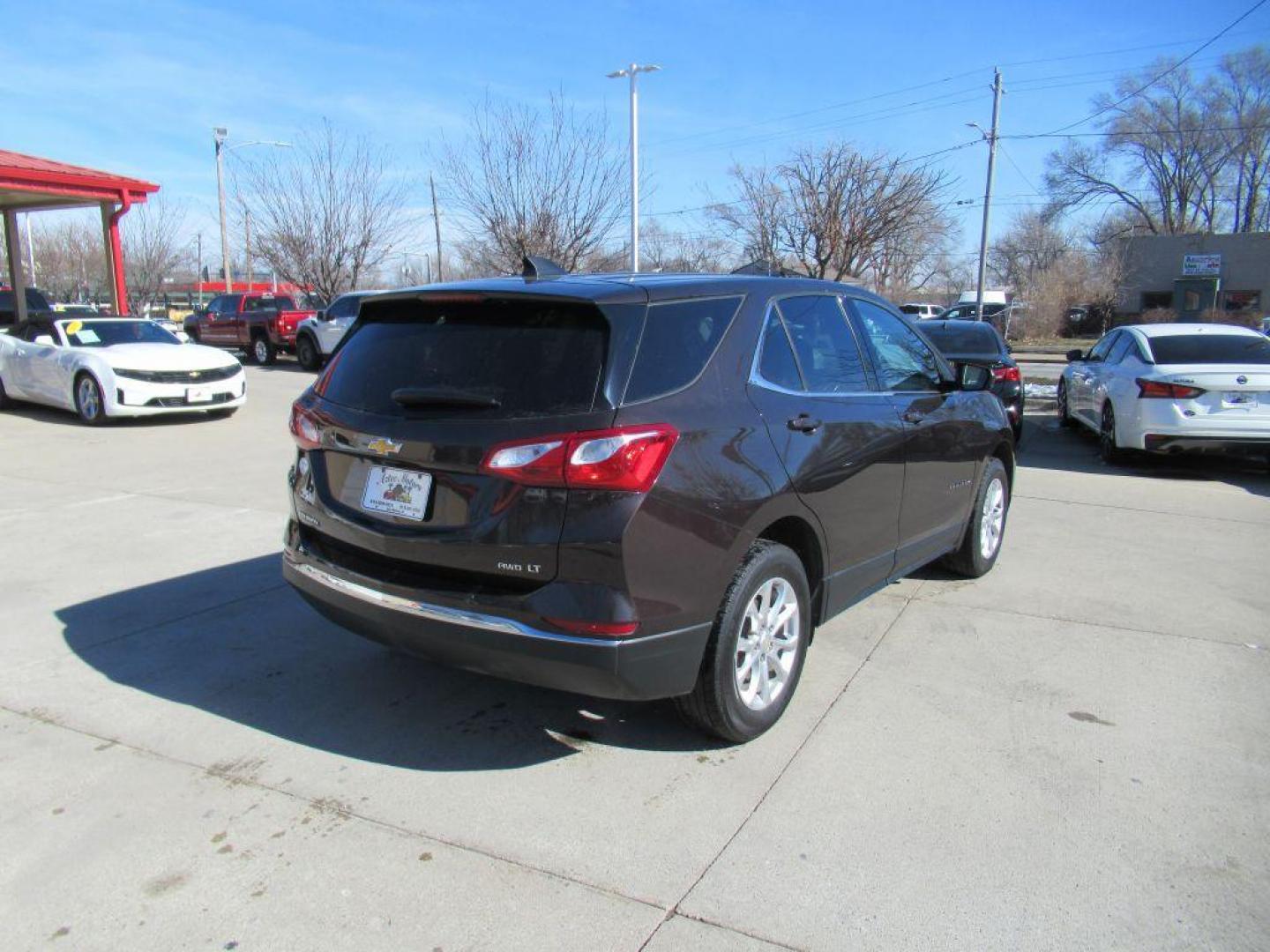 2020 BROWN CHEVROLET EQUINOX LT (2GNAXUEV9L6) with an 1.5L engine, Automatic transmission, located at 908 SE 14th Street, Des Moines, IA, 50317, (515) 281-0330, 41.580303, -93.597046 - Photo#4