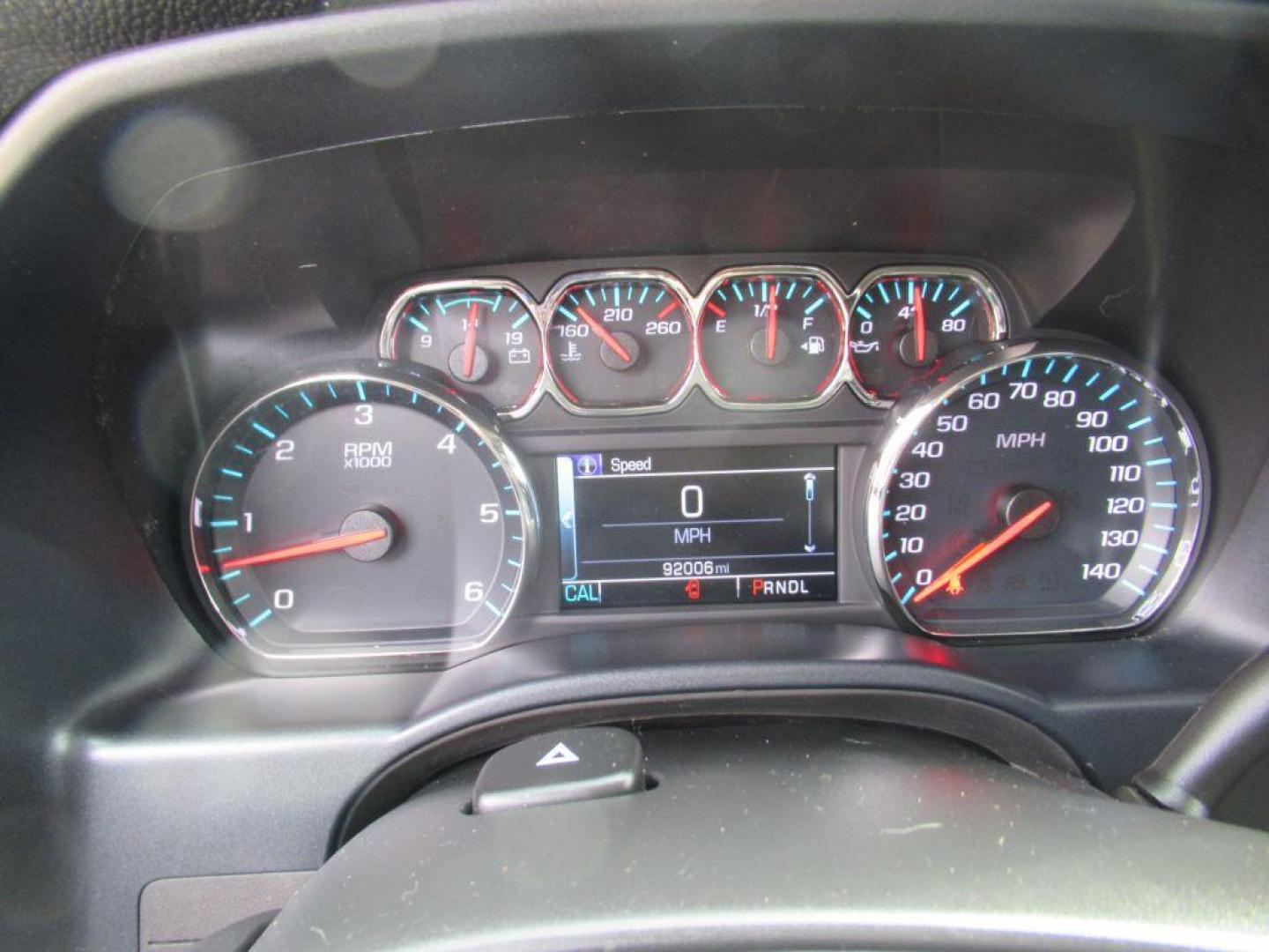 2018 SILVER CHEVROLET SILVERADO 1500 CREW CAB LT (3GCUKREC9JG) with an 5.3L engine, Automatic transmission, located at 908 SE 14th Street, Des Moines, IA, 50317, (515) 281-0330, 41.580303, -93.597046 - Photo#24