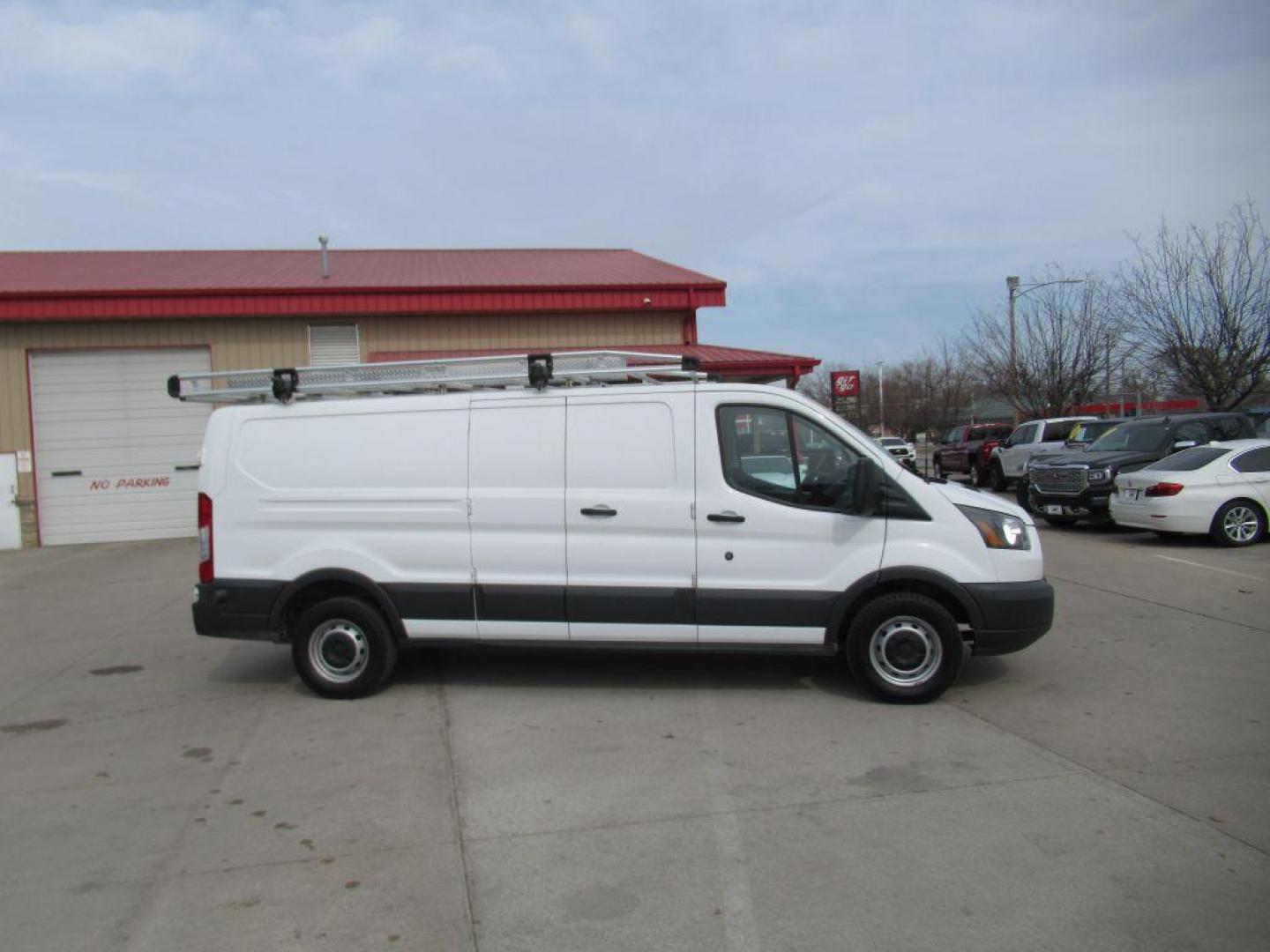 2017 WHITE FORD TRANSIT T-350 (1FTBW2ZM6HK) with an 3.7L engine, Automatic transmission, located at 908 SE 14th Street, Des Moines, IA, 50317, (515) 281-0330, 41.580303, -93.597046 - Photo#3