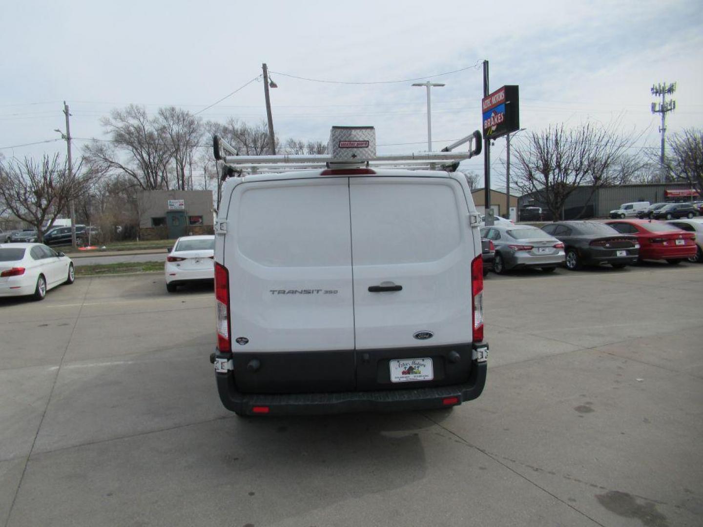 2017 WHITE FORD TRANSIT T-350 (1FTBW2ZM6HK) with an 3.7L engine, Automatic transmission, located at 908 SE 14th Street, Des Moines, IA, 50317, (515) 281-0330, 41.580303, -93.597046 - Photo#5