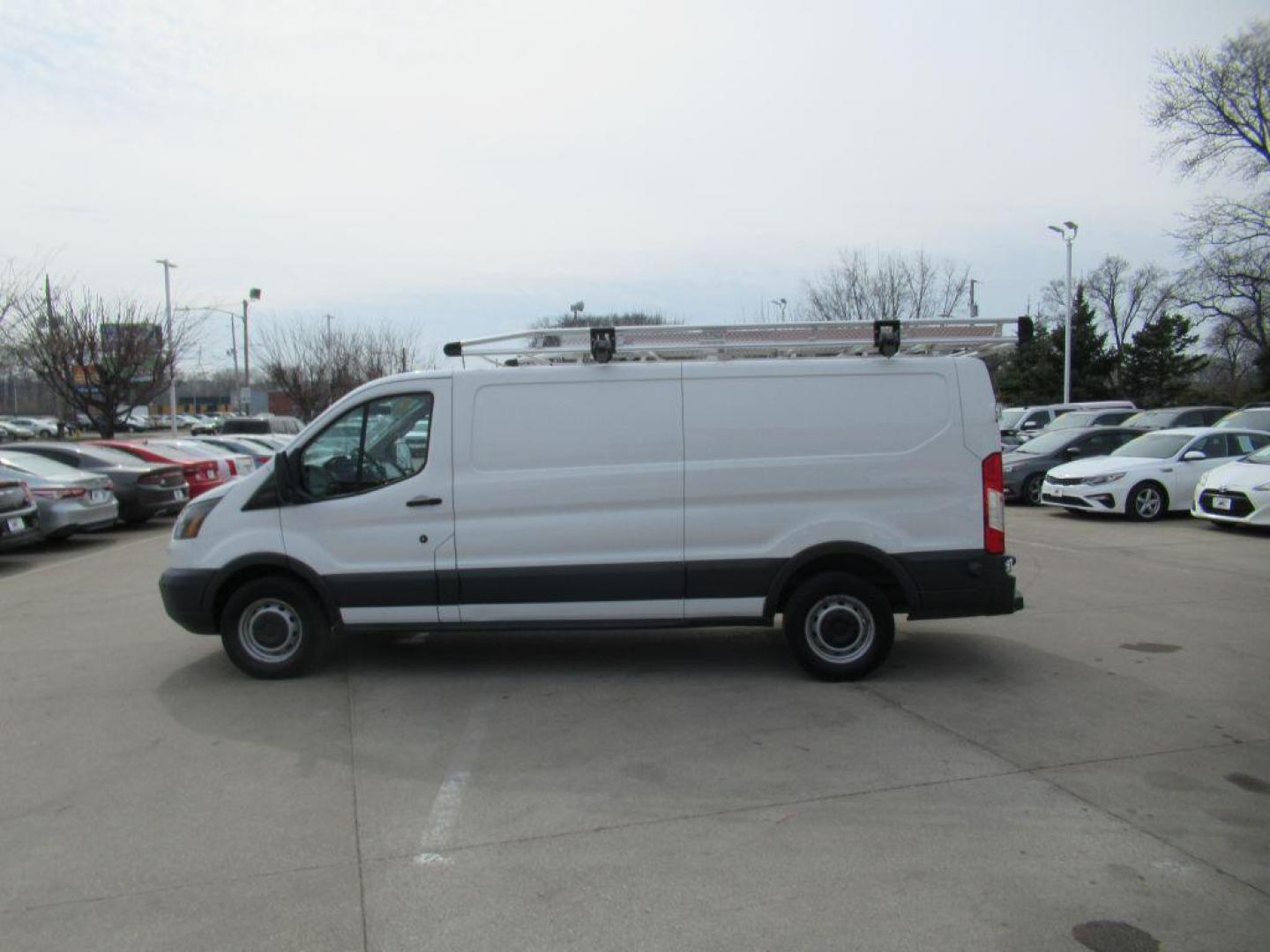 2017 WHITE FORD TRANSIT T-350 (1FTBW2ZM6HK) with an 3.7L engine, Automatic transmission, located at 908 SE 14th Street, Des Moines, IA, 50317, (515) 281-0330, 41.580303, -93.597046 - Photo#7