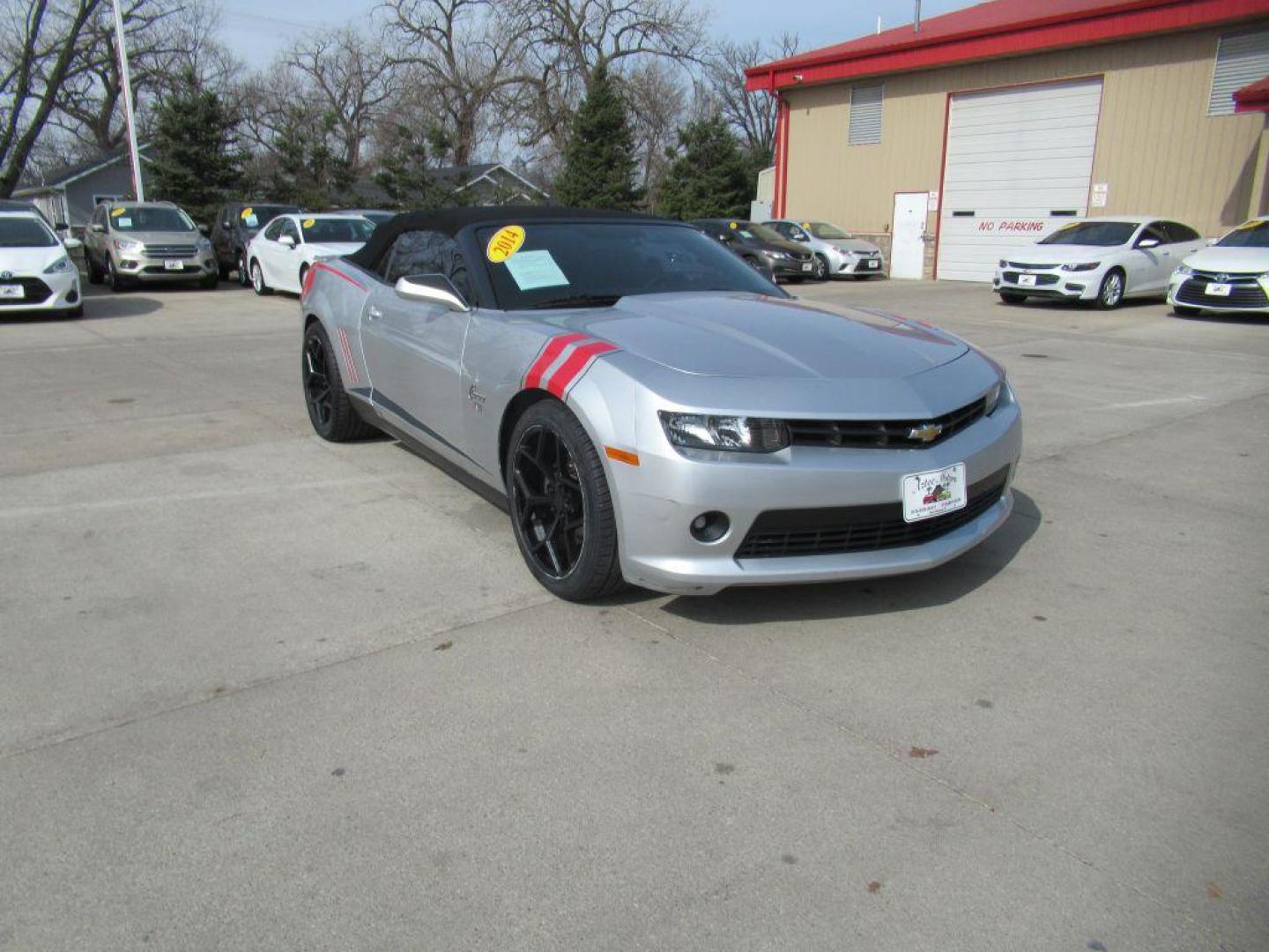 2014 SILVER CHEVROLET CAMARO LT (2G1FG3D37E9) with an 3.6L engine, 8-Speed Manual transmission, located at 908 SE 14th Street, Des Moines, IA, 50317, (515) 281-0330, 41.580303, -93.597046 - Photo#2