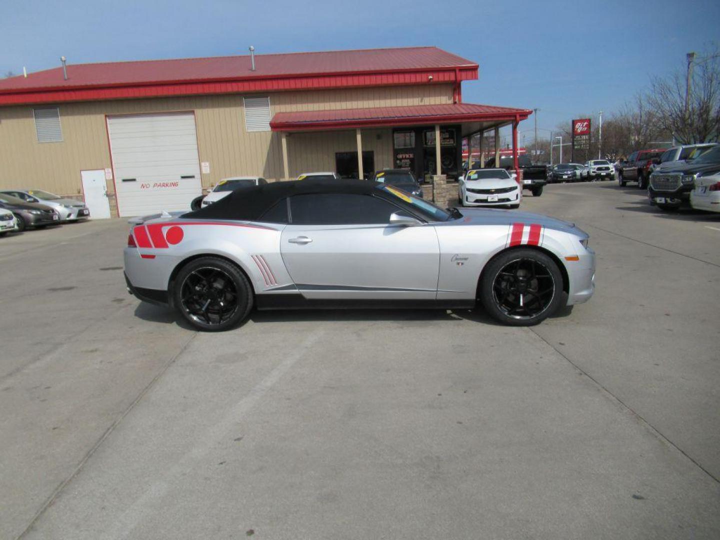 2014 SILVER CHEVROLET CAMARO LT (2G1FG3D37E9) with an 3.6L engine, 8-Speed Manual transmission, located at 908 SE 14th Street, Des Moines, IA, 50317, (515) 281-0330, 41.580303, -93.597046 - Photo#3