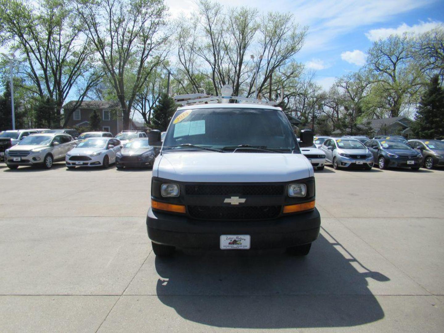 2014 WHITE CHEVROLET EXPRESS G2500 (1GCWGFCA1E1) with an 4.8L engine, Automatic transmission, located at 908 SE 14th Street, Des Moines, IA, 50317, (515) 281-0330, 41.580303, -93.597046 - Photo#1