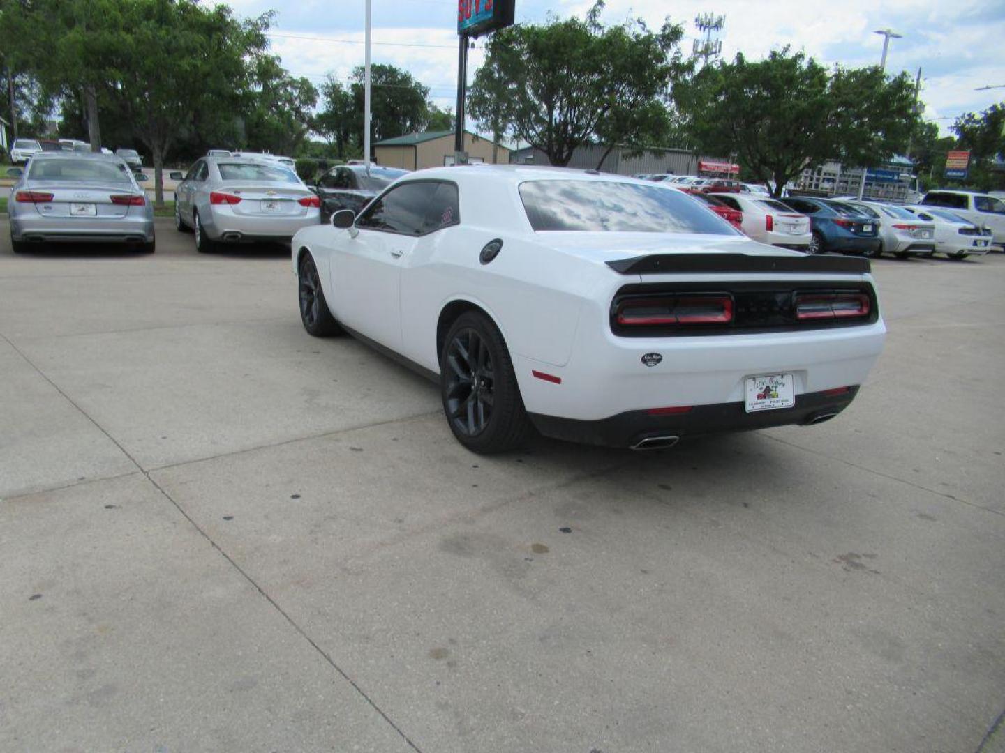 2022 WHITE DODGE CHALLENGER GT (2C3CDZJG0NH) with an 3.6L engine, Automatic transmission, located at 908 SE 14th Street, Des Moines, IA, 50317, (515) 281-0330, 41.580303, -93.597046 - Photo#6