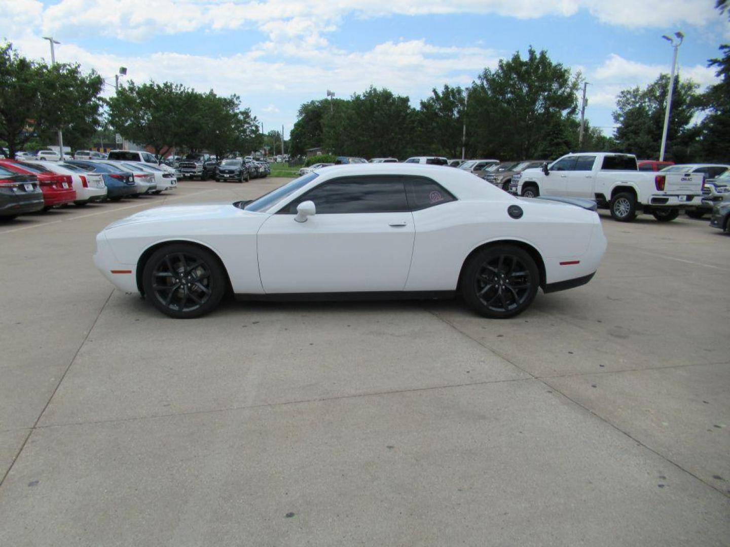 2022 WHITE DODGE CHALLENGER GT (2C3CDZJG0NH) with an 3.6L engine, Automatic transmission, located at 908 SE 14th Street, Des Moines, IA, 50317, (515) 281-0330, 41.580303, -93.597046 - Photo#7