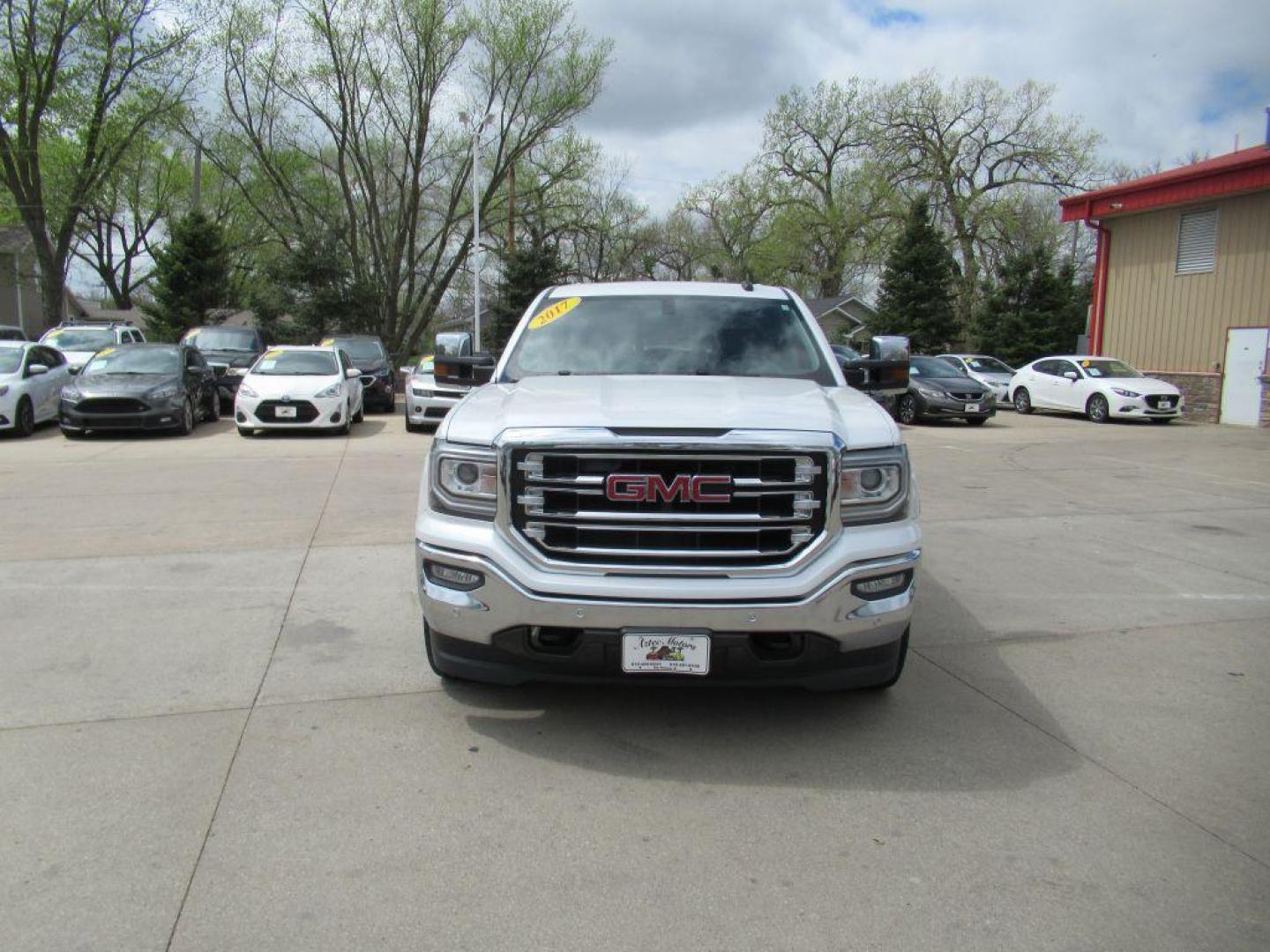 2017 WHITE GMC SIERRA 1500 SLT (3GTU2NEJXHG) with an 6.2L engine, Automatic transmission, located at 908 SE 14th Street, Des Moines, IA, 50317, (515) 281-0330, 41.580303, -93.597046 - Photo#1