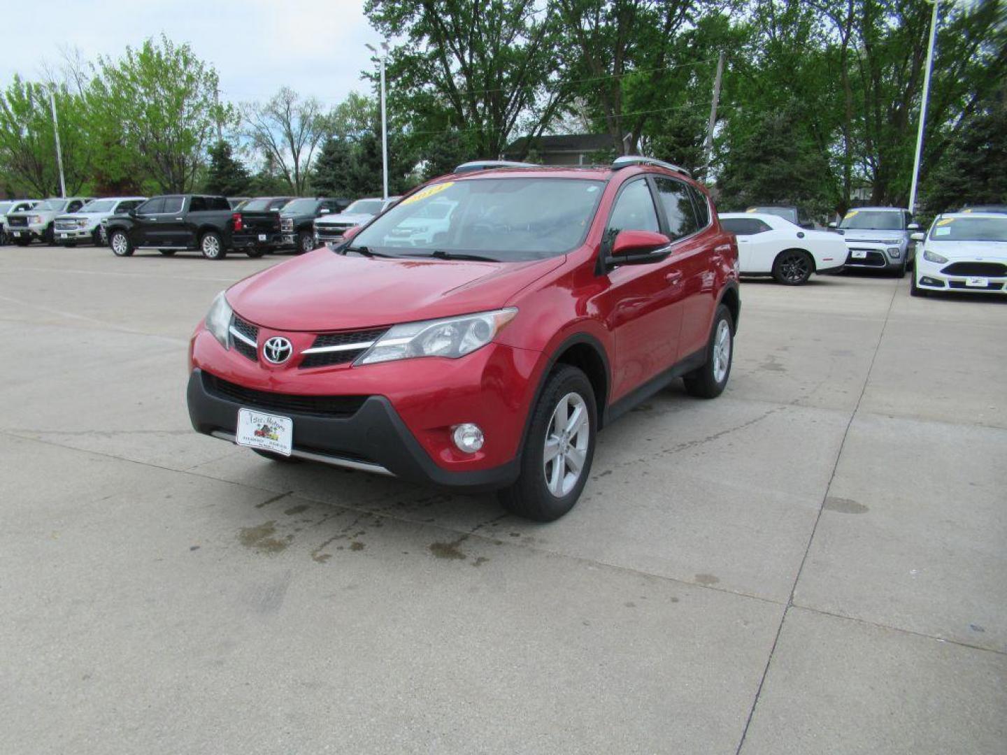 2014 RED TOYOTA RAV4 XLE (2T3RFREV8EW) with an 2.5L engine, Automatic transmission, located at 908 SE 14th Street, Des Moines, IA, 50317, (515) 281-0330, 41.580303, -93.597046 - Photo#0