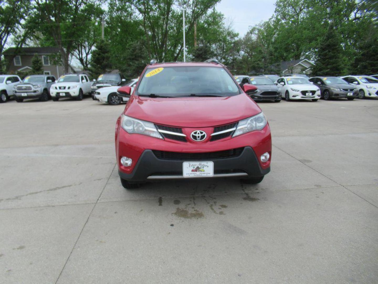 2014 RED TOYOTA RAV4 XLE (2T3RFREV8EW) with an 2.5L engine, Automatic transmission, located at 908 SE 14th Street, Des Moines, IA, 50317, (515) 281-0330, 41.580303, -93.597046 - Photo#1