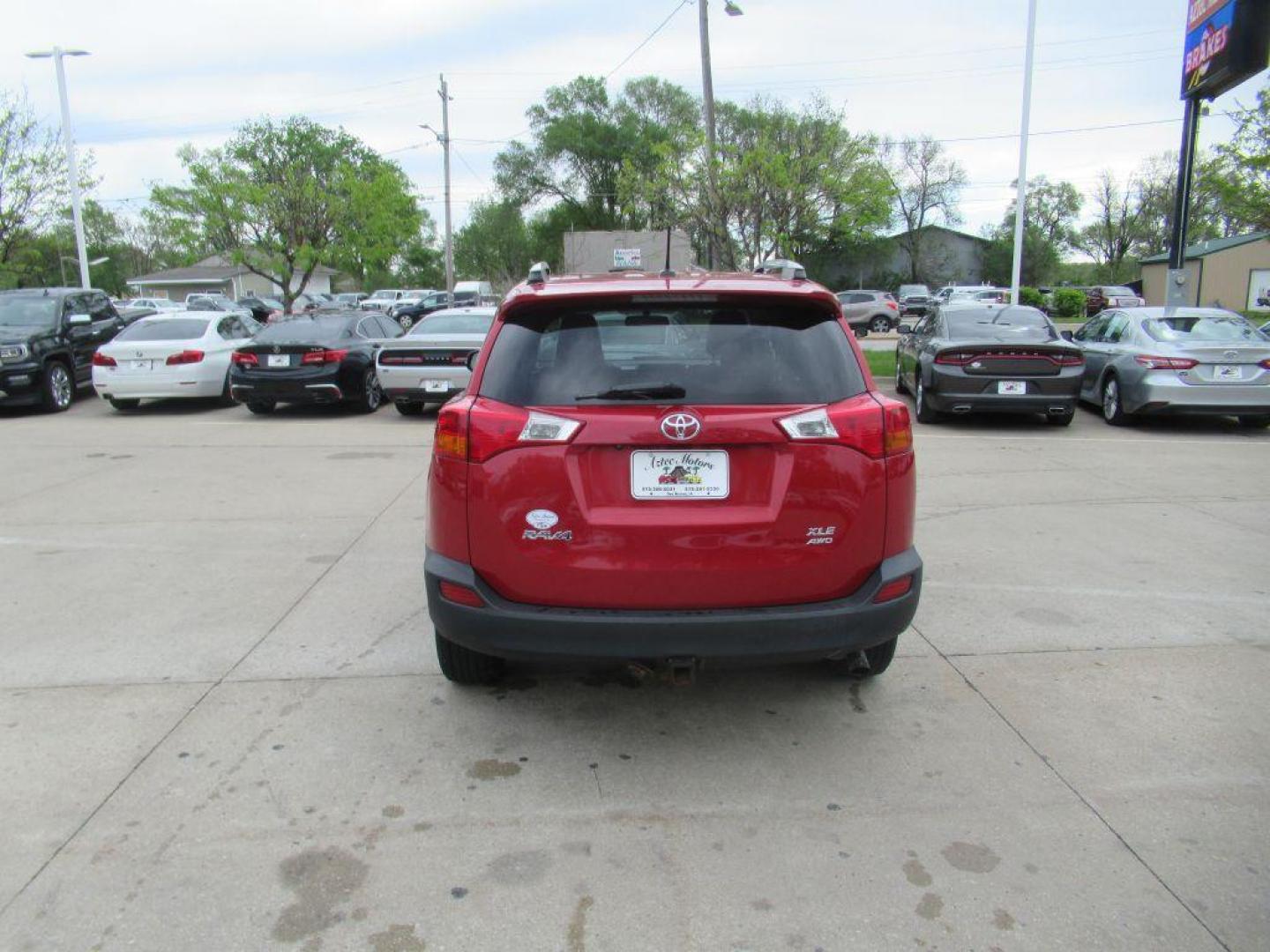 2014 RED TOYOTA RAV4 XLE (2T3RFREV8EW) with an 2.5L engine, Automatic transmission, located at 908 SE 14th Street, Des Moines, IA, 50317, (515) 281-0330, 41.580303, -93.597046 - Photo#5