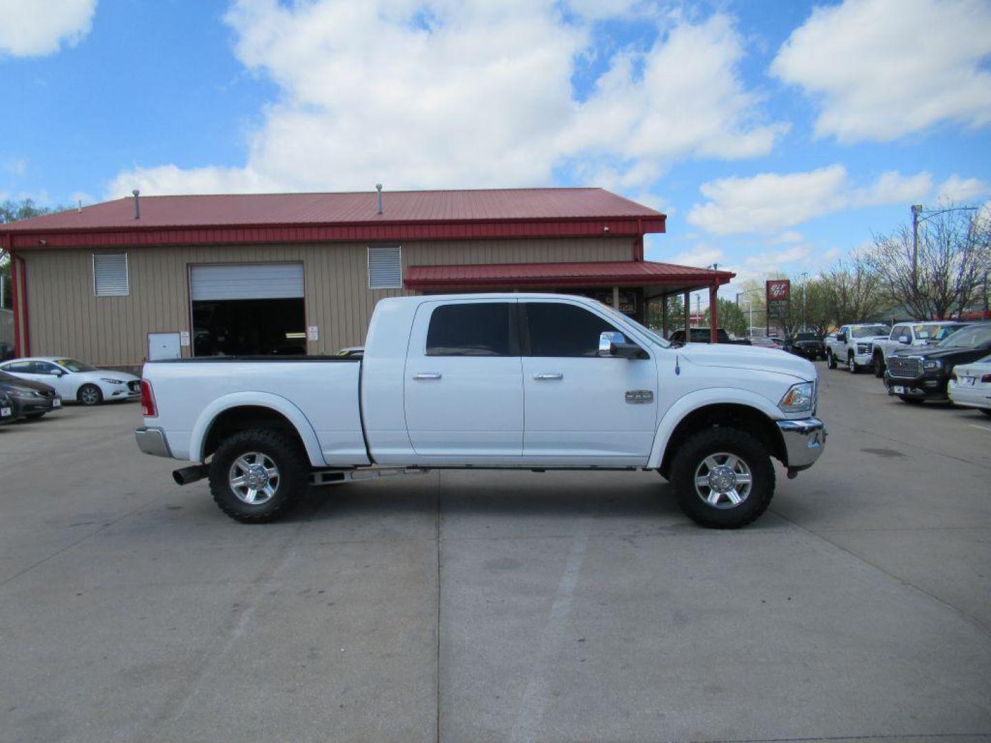 2013 WHITE RAM 2500 LONGHORN (3C6UR5PLXDG) with an 6.7L engine, Automatic transmission, located at 908 SE 14th Street, Des Moines, IA, 50317, (515) 281-0330, 41.580303, -93.597046 - Photo#3