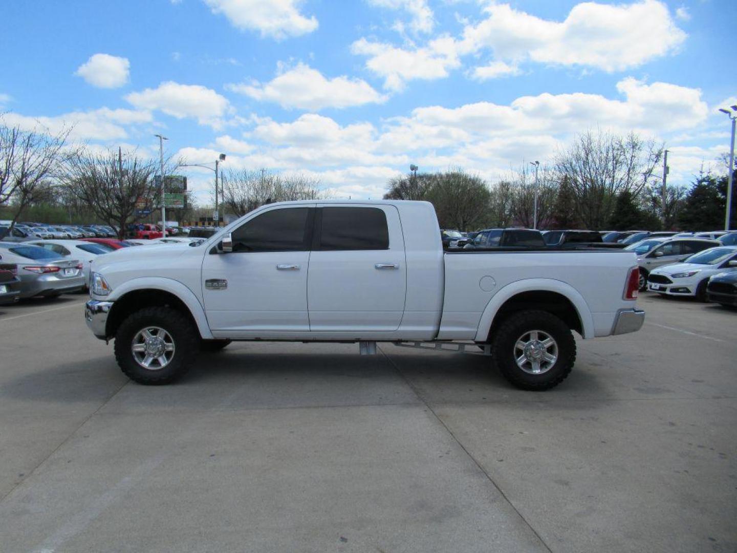 2013 WHITE RAM 2500 LONGHORN (3C6UR5PLXDG) with an 6.7L engine, Automatic transmission, located at 908 SE 14th Street, Des Moines, IA, 50317, (515) 281-0330, 41.580303, -93.597046 - Photo#7