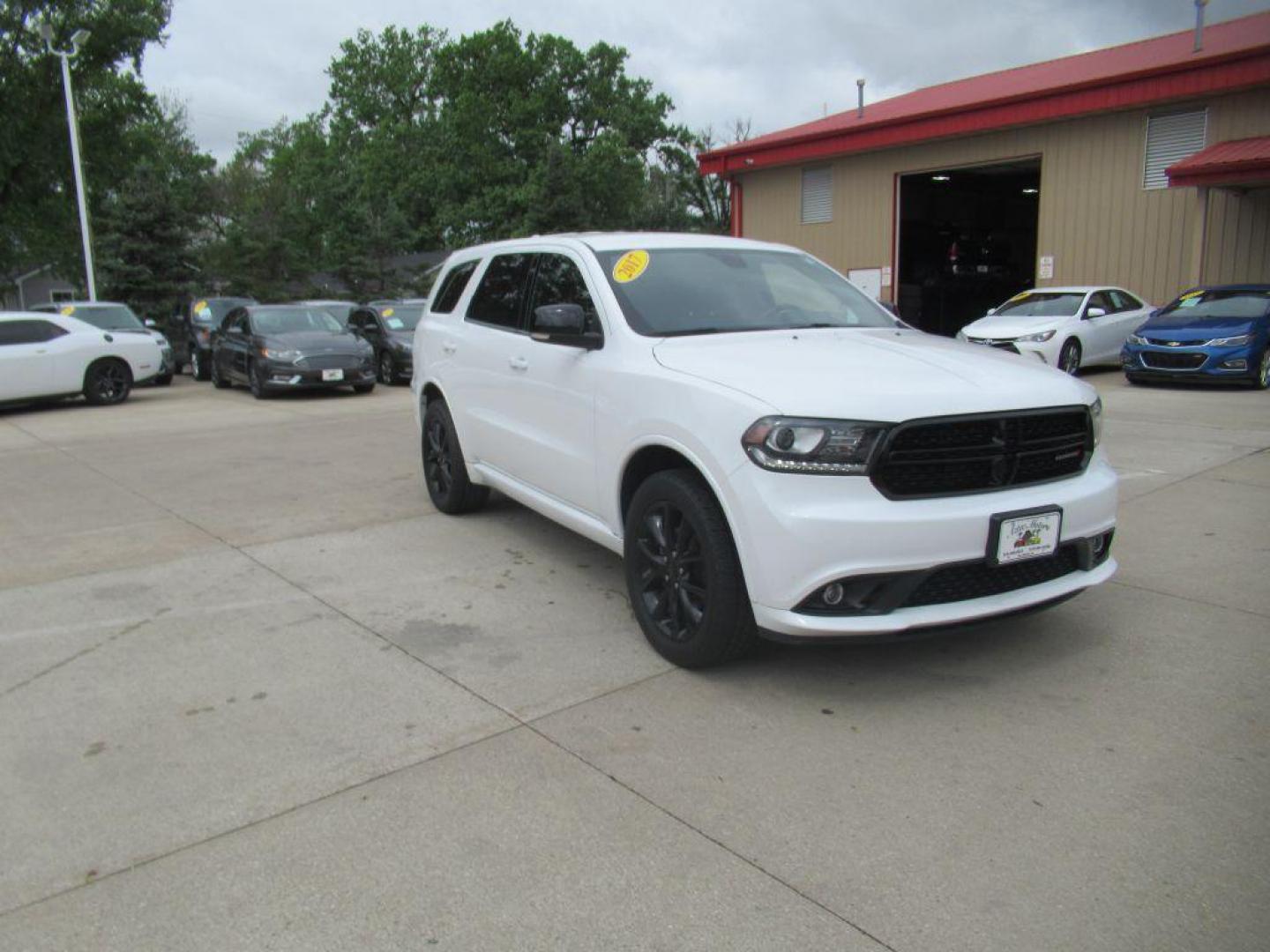 2017 WHITE DODGE DURANGO GT (1C4RDJDG0HC) with an 3.6L engine, Automatic transmission, located at 908 SE 14th Street, Des Moines, IA, 50317, (515) 281-0330, 41.580303, -93.597046 - Photo#2