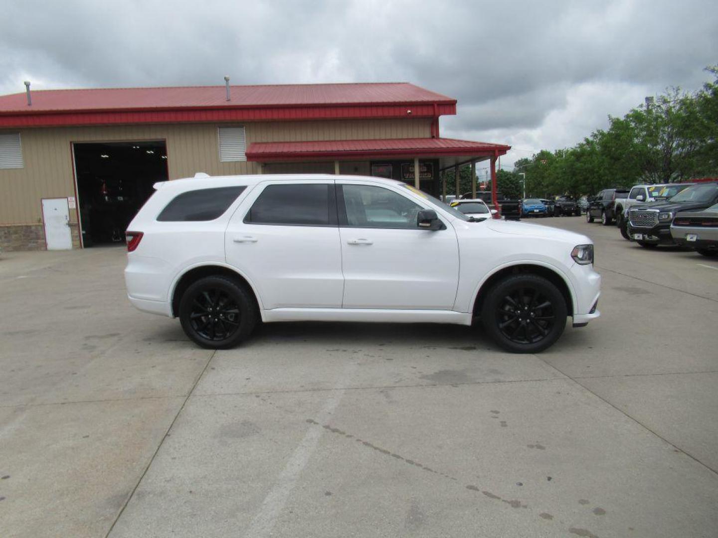 2017 WHITE DODGE DURANGO GT (1C4RDJDG0HC) with an 3.6L engine, Automatic transmission, located at 908 SE 14th Street, Des Moines, IA, 50317, (515) 281-0330, 41.580303, -93.597046 - Photo#3