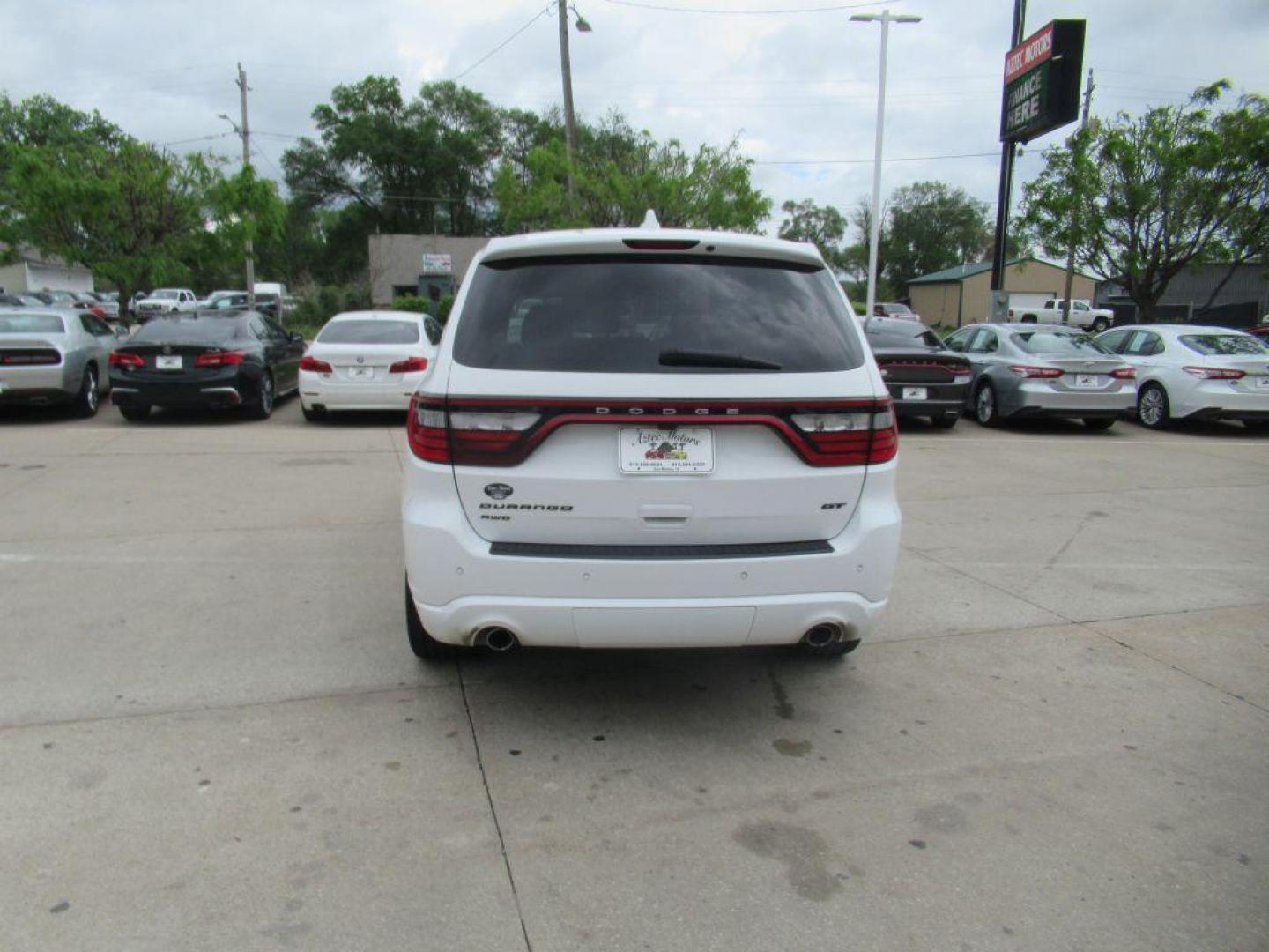 2017 WHITE DODGE DURANGO GT (1C4RDJDG0HC) with an 3.6L engine, Automatic transmission, located at 908 SE 14th Street, Des Moines, IA, 50317, (515) 281-0330, 41.580303, -93.597046 - Photo#5