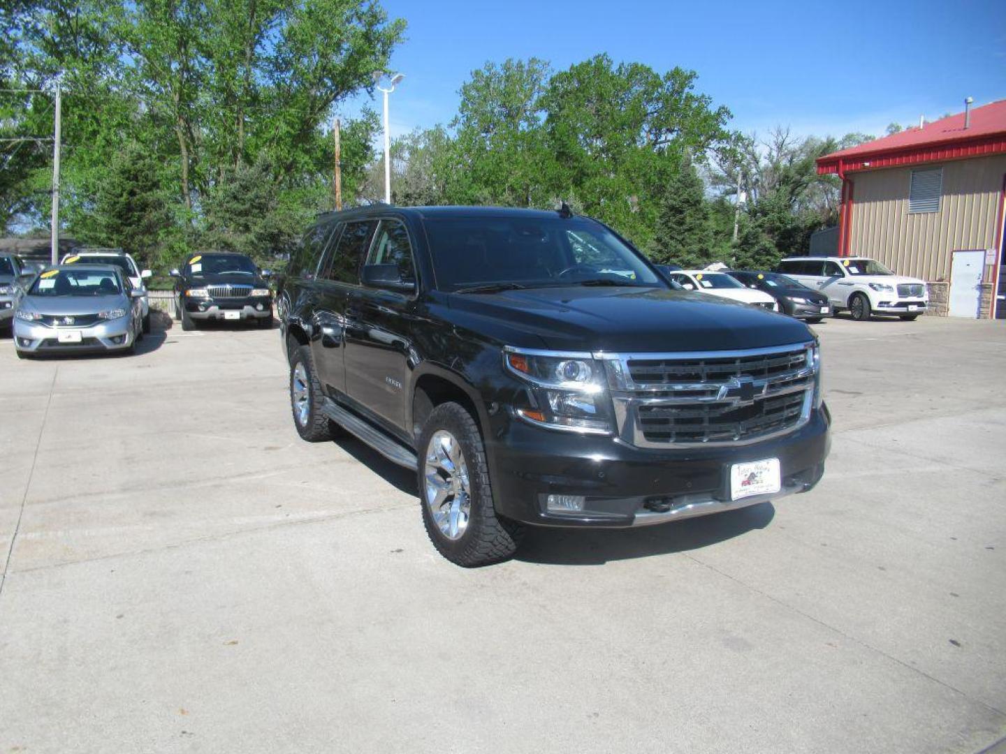 2015 BLACK CHEVROLET TAHOE 1500 LT (1GNSKBKC3FR) with an 5.3L engine, Automatic transmission, located at 908 SE 14th Street, Des Moines, IA, 50317, (515) 281-0330, 41.580303, -93.597046 - Photo#2