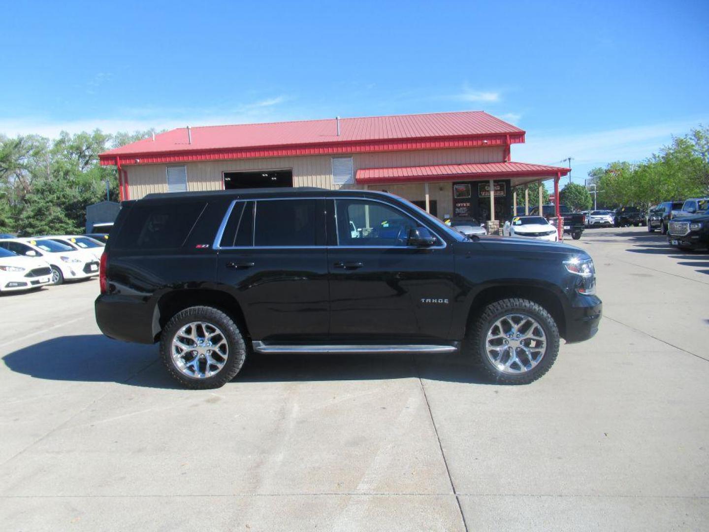 2015 BLACK CHEVROLET TAHOE 1500 LT (1GNSKBKC3FR) with an 5.3L engine, Automatic transmission, located at 908 SE 14th Street, Des Moines, IA, 50317, (515) 281-0330, 41.580303, -93.597046 - Photo#3