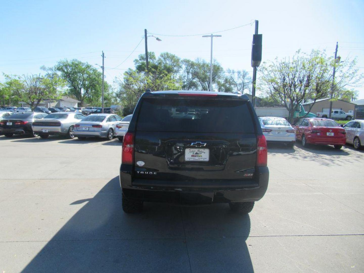 2015 BLACK CHEVROLET TAHOE 1500 LT (1GNSKBKC3FR) with an 5.3L engine, Automatic transmission, located at 908 SE 14th Street, Des Moines, IA, 50317, (515) 281-0330, 41.580303, -93.597046 - Photo#5