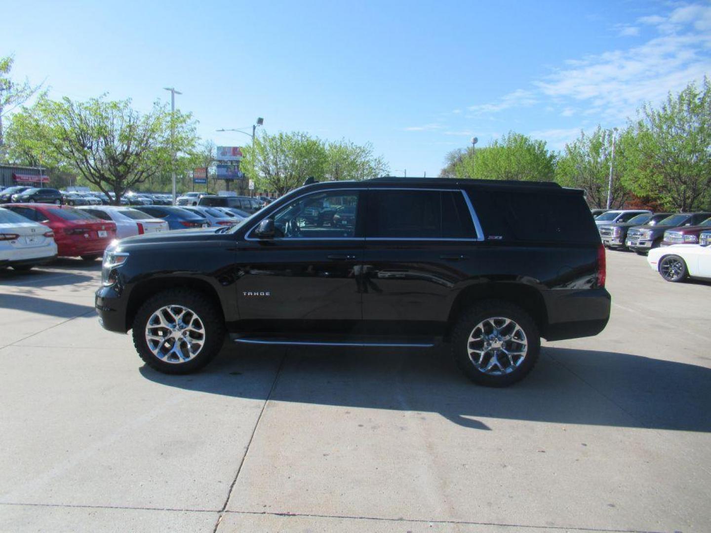 2015 BLACK CHEVROLET TAHOE 1500 LT (1GNSKBKC3FR) with an 5.3L engine, Automatic transmission, located at 908 SE 14th Street, Des Moines, IA, 50317, (515) 281-0330, 41.580303, -93.597046 - Photo#7