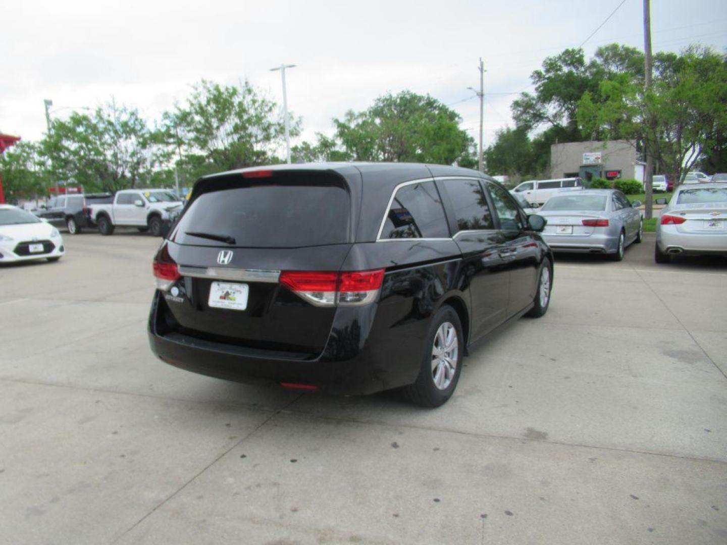 2014 BLACK HONDA ODYSSEY EXL (5FNRL5H64EB) with an 3.5L engine, Automatic transmission, located at 908 SE 14th Street, Des Moines, IA, 50317, (515) 281-0330, 41.580303, -93.597046 - Photo#4