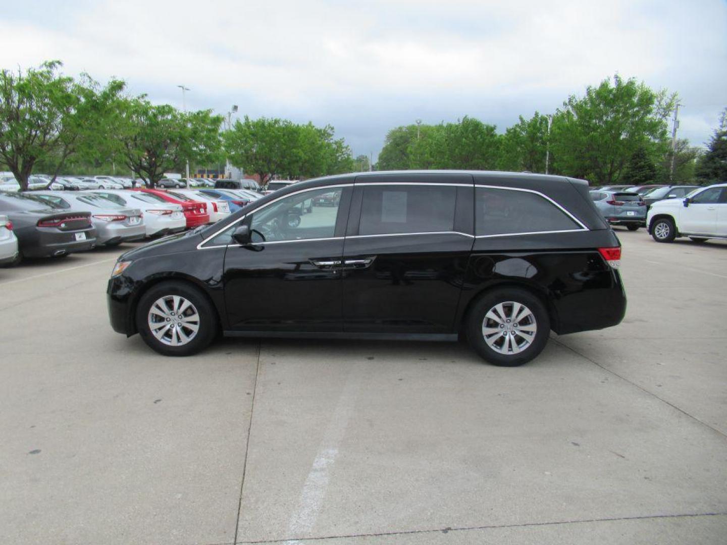 2014 BLACK HONDA ODYSSEY EXL (5FNRL5H64EB) with an 3.5L engine, Automatic transmission, located at 908 SE 14th Street, Des Moines, IA, 50317, (515) 281-0330, 41.580303, -93.597046 - Photo#7