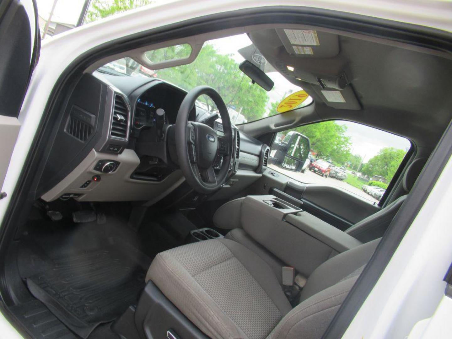 2019 WHITE FORD F250 SUPER DUTY (1FT7W2B60KE) with an 6.2L engine, Automatic transmission, located at 908 SE 14th Street, Des Moines, IA, 50317, (515) 281-0330, 41.580303, -93.597046 - Photo#25