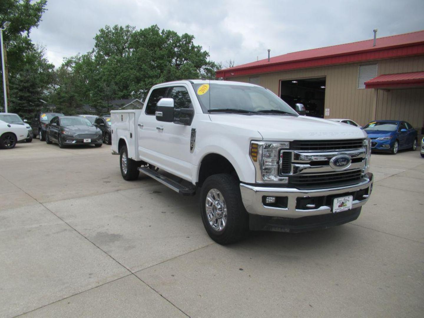 2019 WHITE FORD F250 SUPER DUTY (1FT7W2B60KE) with an 6.2L engine, Automatic transmission, located at 908 SE 14th Street, Des Moines, IA, 50317, (515) 281-0330, 41.580303, -93.597046 - Photo#2