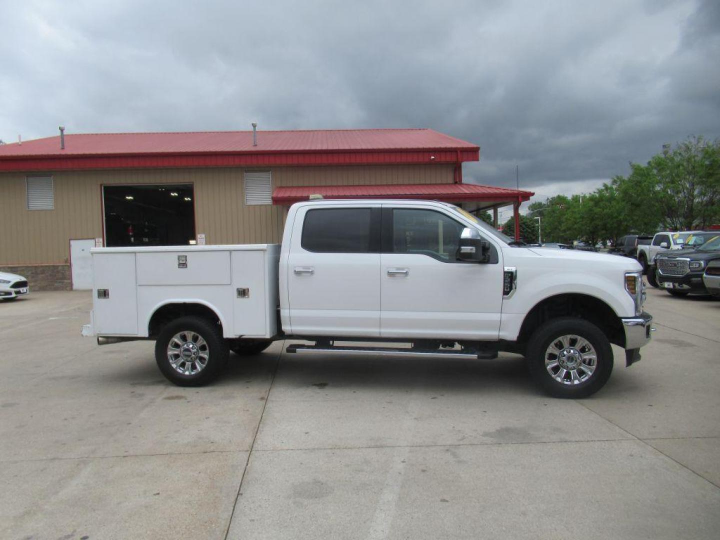 2019 WHITE FORD F250 SUPER DUTY (1FT7W2B60KE) with an 6.2L engine, Automatic transmission, located at 908 SE 14th Street, Des Moines, IA, 50317, (515) 281-0330, 41.580303, -93.597046 - Photo#3