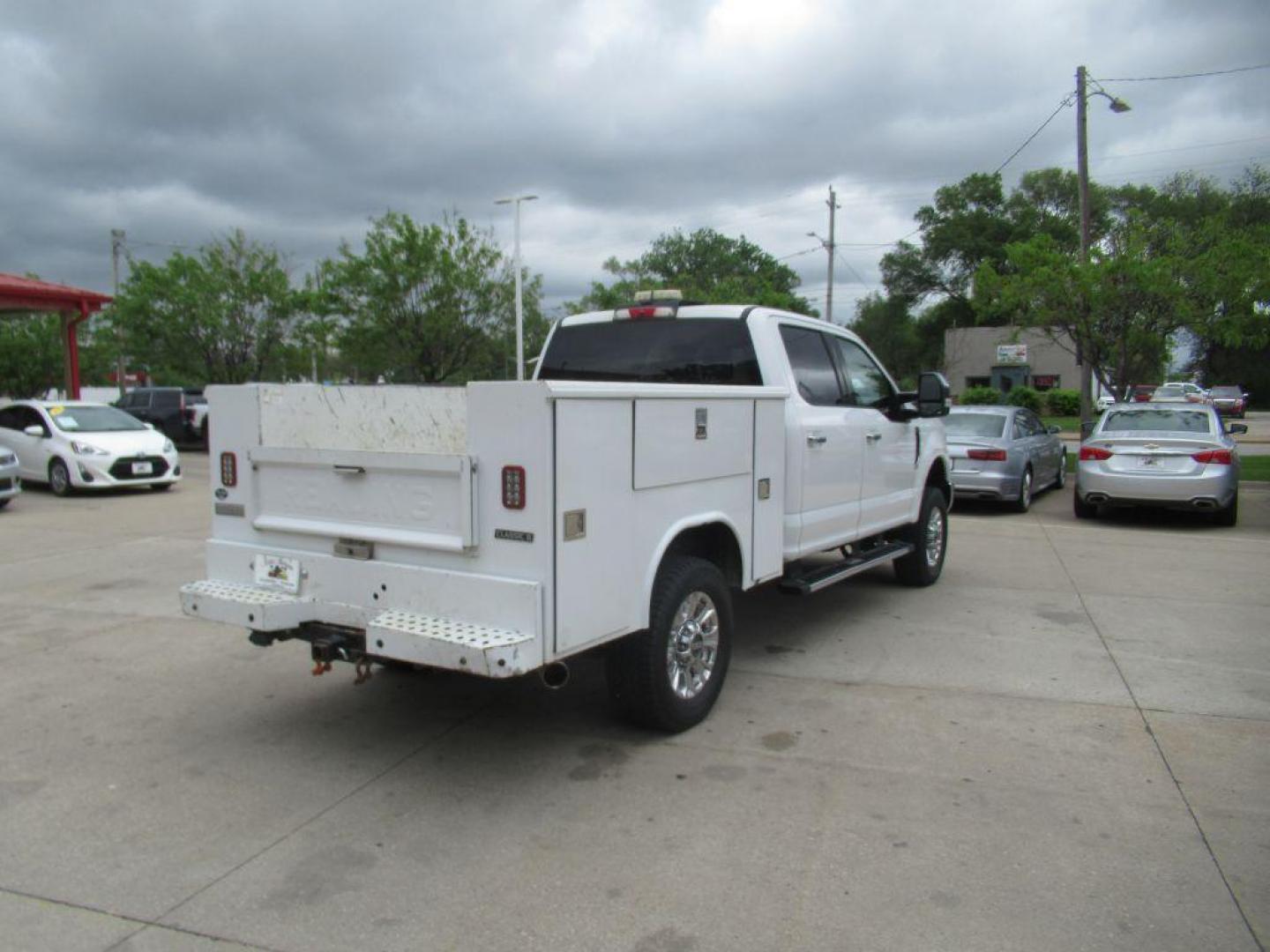 2019 WHITE FORD F250 SUPER DUTY (1FT7W2B60KE) with an 6.2L engine, Automatic transmission, located at 908 SE 14th Street, Des Moines, IA, 50317, (515) 281-0330, 41.580303, -93.597046 - Photo#4