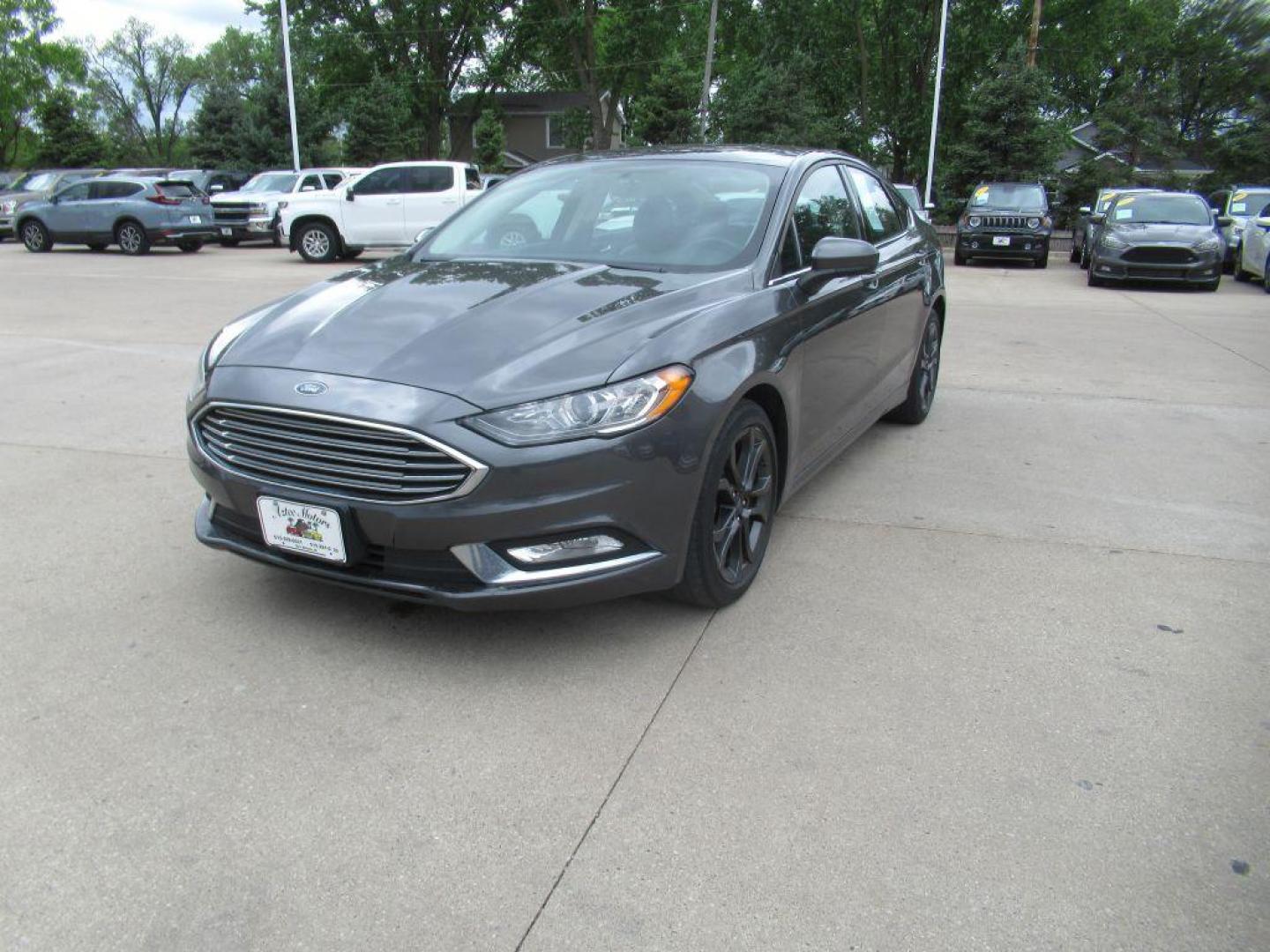 2018 GRAY FORD FUSION SE (3FA6P0HD3JR) with an 1.5L engine, Automatic transmission, located at 908 SE 14th Street, Des Moines, IA, 50317, (515) 281-0330, 41.580303, -93.597046 - Photo#0