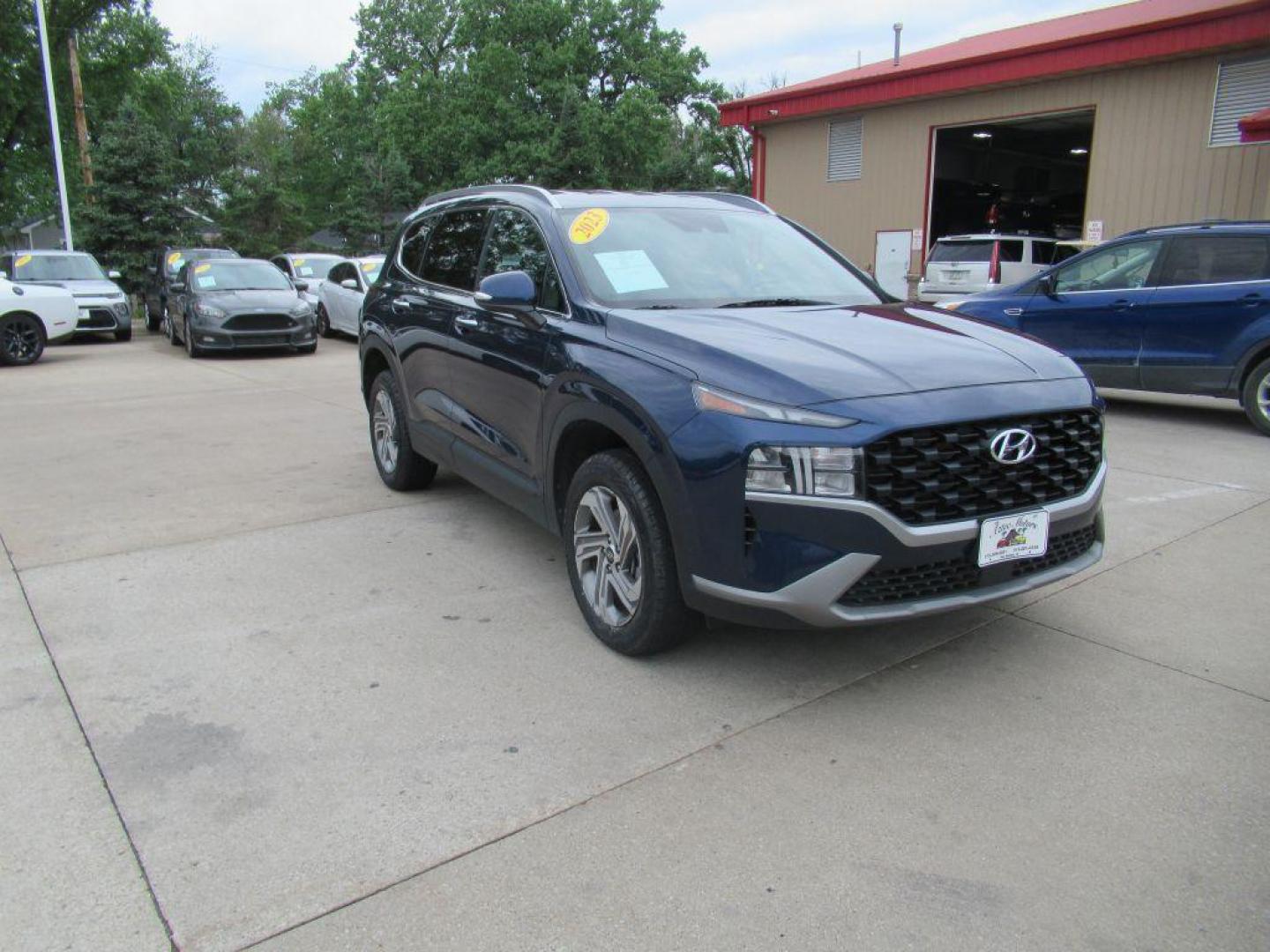 2023 BLUE HYUNDAI SANTA FE SEL (5NMS2DAJ7PH) with an 2.5L engine, Automatic transmission, located at 908 SE 14th Street, Des Moines, IA, 50317, (515) 281-0330, 41.580303, -93.597046 - Photo#2