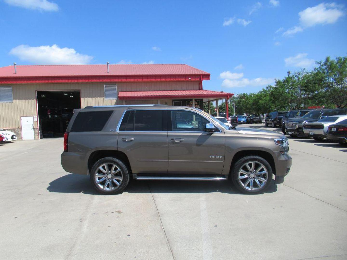 2016 BROWN CHEVROLET TAHOE LTZ (1GNSKCKC7GR) with an 5.3L engine, Automatic transmission, located at 908 SE 14th Street, Des Moines, IA, 50317, (515) 281-0330, 41.580303, -93.597046 - Photo#3