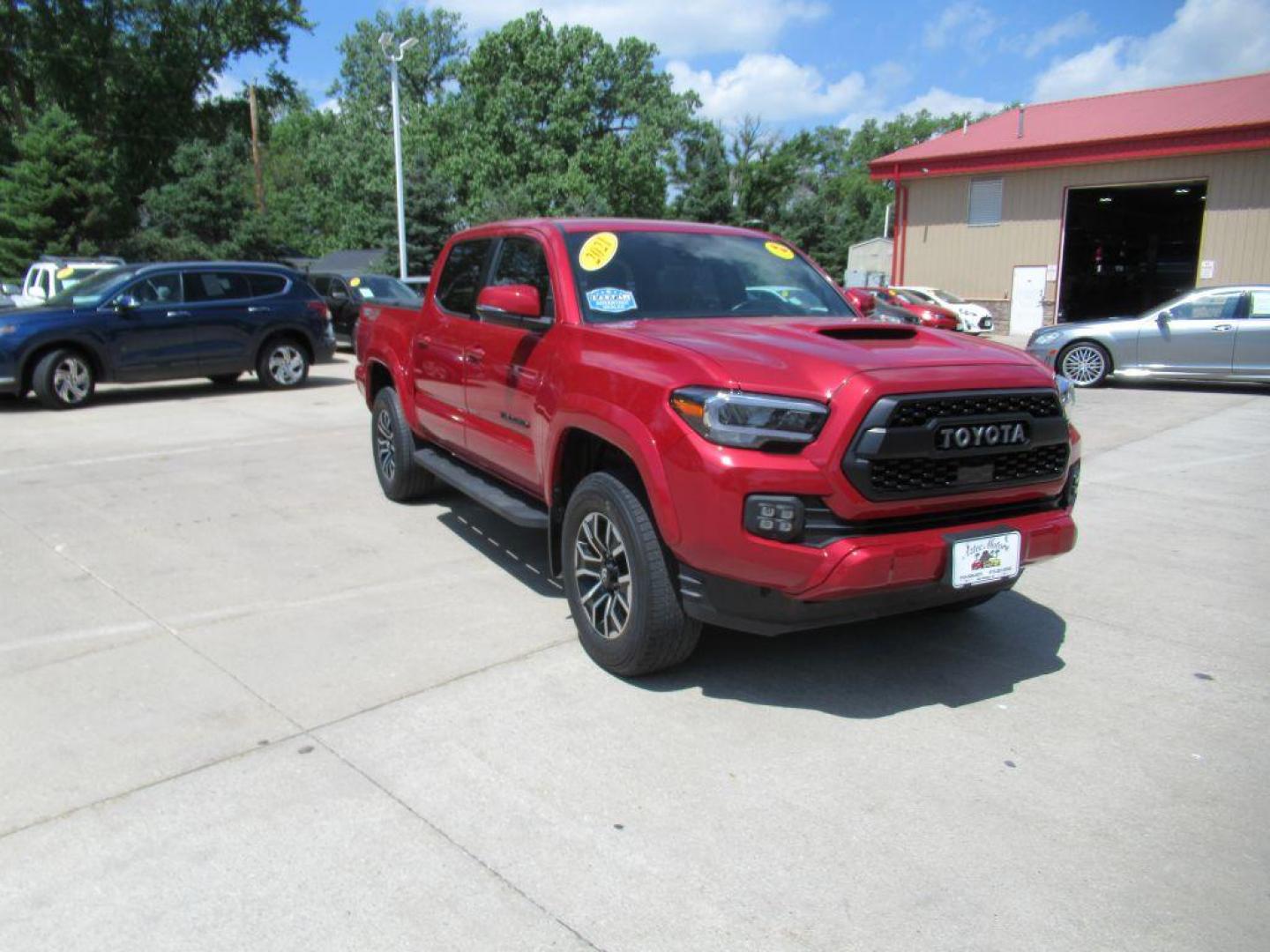 2021 RED TOYOTA TACOMA DOUBLE CAB (3TYCZ5AN4MT) with an 3.5L engine, Automatic transmission, located at 908 SE 14th Street, Des Moines, IA, 50317, (515) 281-0330, 41.580303, -93.597046 - Photo#2