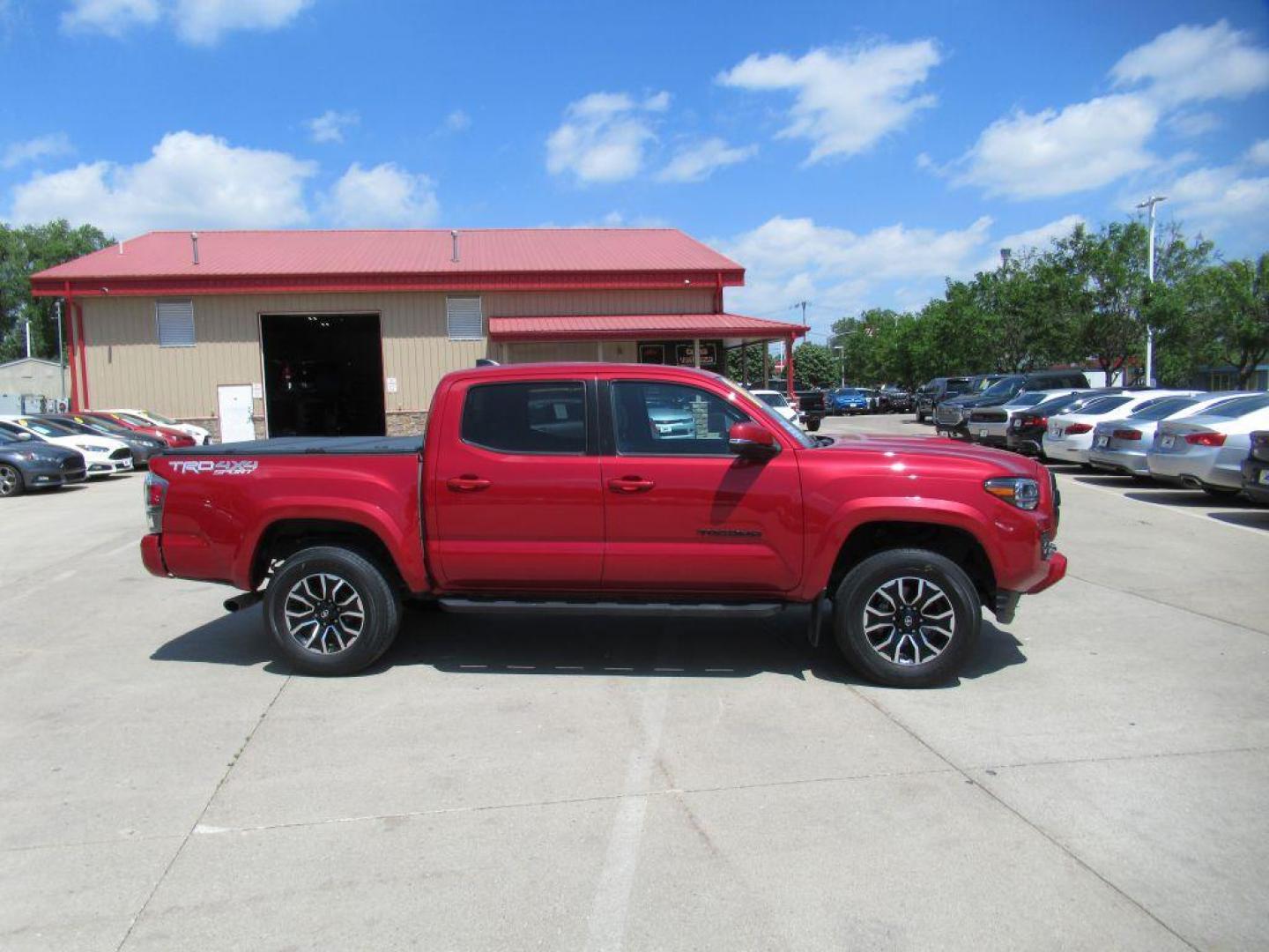 2021 RED TOYOTA TACOMA DOUBLE CAB (3TYCZ5AN4MT) with an 3.5L engine, Automatic transmission, located at 908 SE 14th Street, Des Moines, IA, 50317, (515) 281-0330, 41.580303, -93.597046 - Photo#3