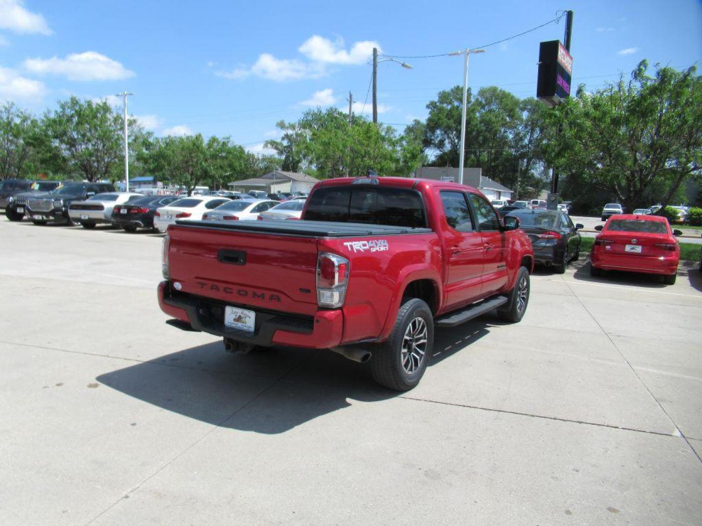 2021 RED TOYOTA TACOMA DOUBLE CAB (3TYCZ5AN4MT) with an 3.5L engine, Automatic transmission, located at 908 SE 14th Street, Des Moines, IA, 50317, (515) 281-0330, 41.580303, -93.597046 - Photo#4