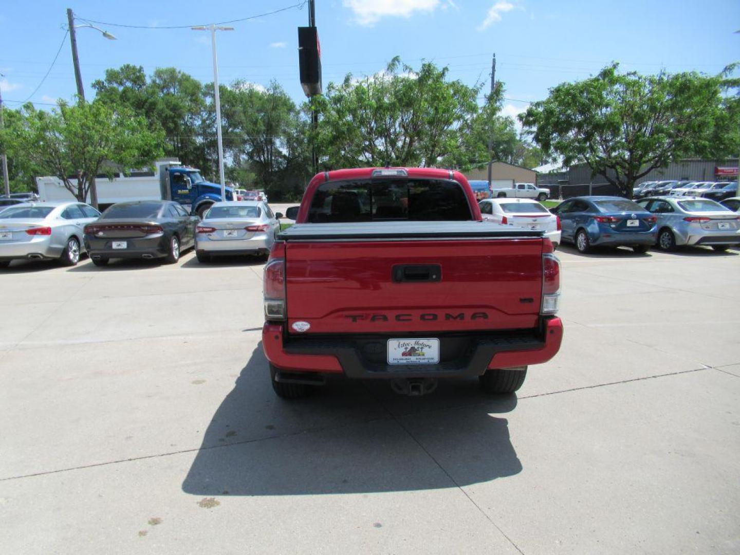 2021 RED TOYOTA TACOMA DOUBLE CAB (3TYCZ5AN4MT) with an 3.5L engine, Automatic transmission, located at 908 SE 14th Street, Des Moines, IA, 50317, (515) 281-0330, 41.580303, -93.597046 - Photo#5