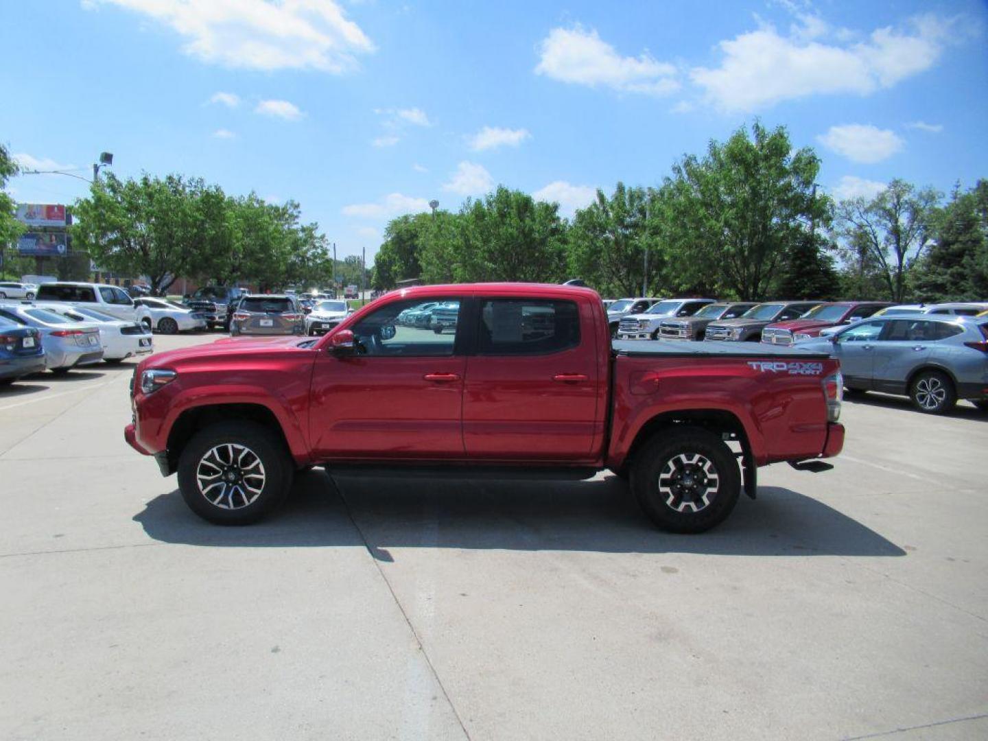 2021 RED TOYOTA TACOMA DOUBLE CAB (3TYCZ5AN4MT) with an 3.5L engine, Automatic transmission, located at 908 SE 14th Street, Des Moines, IA, 50317, (515) 281-0330, 41.580303, -93.597046 - Photo#7