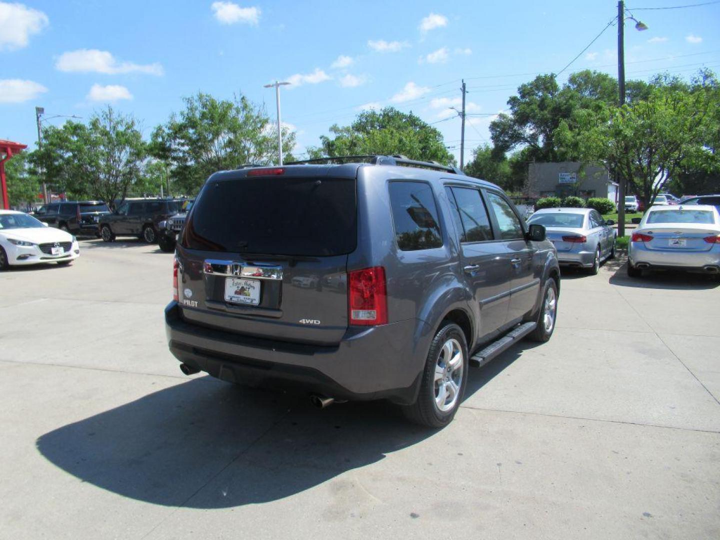 2015 GRAY HONDA PILOT EXL (5FNYF4H50FB) with an 3.5L engine, Automatic transmission, located at 908 SE 14th Street, Des Moines, IA, 50317, (515) 281-0330, 41.580303, -93.597046 - Photo#4