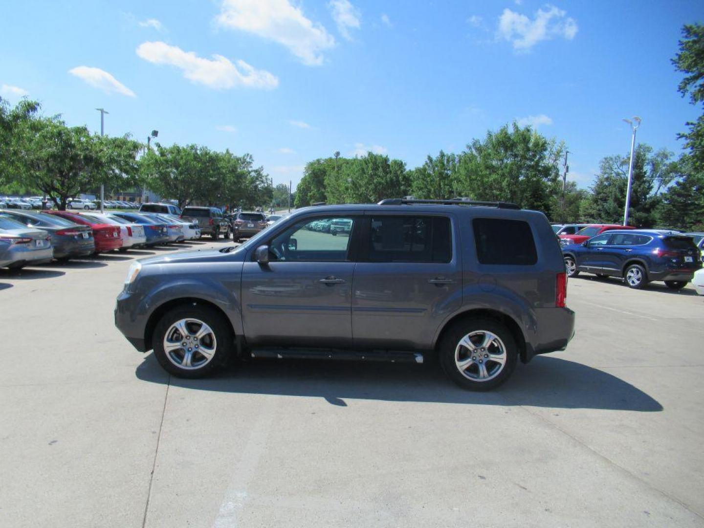 2015 GRAY HONDA PILOT EXL (5FNYF4H50FB) with an 3.5L engine, Automatic transmission, located at 908 SE 14th Street, Des Moines, IA, 50317, (515) 281-0330, 41.580303, -93.597046 - Photo#7