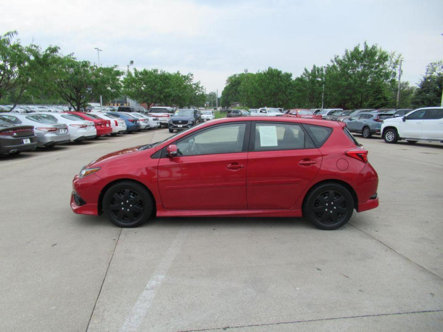 2017 RED TOYOTA COROLLA LE (JTNKARJE0HJ) with an 1.8L engine, Continuously Variable transmission, located at 908 SE 14th Street, Des Moines, IA, 50317, (515) 281-0330, 41.580303, -93.597046 - Photo#7