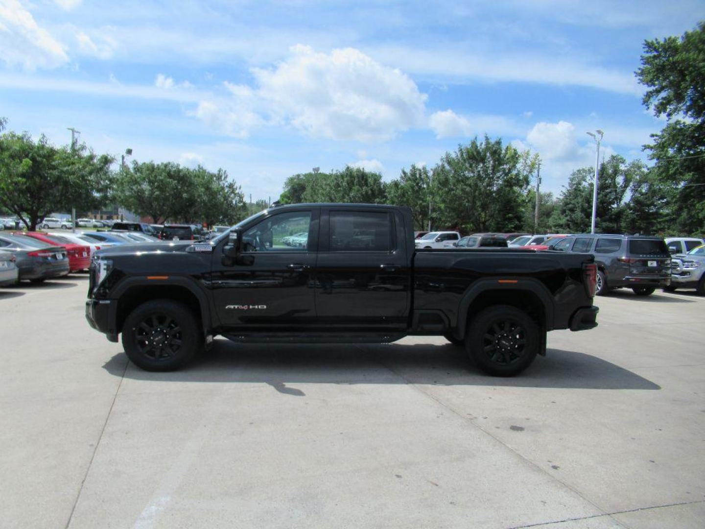 2024 BLACK GMC SIERRA 2500 AT4 (1GT49PEY2RF) with an 6.6L engine, Automatic transmission, located at 908 SE 14th Street, Des Moines, IA, 50317, (515) 281-0330, 41.580303, -93.597046 - Photo#7