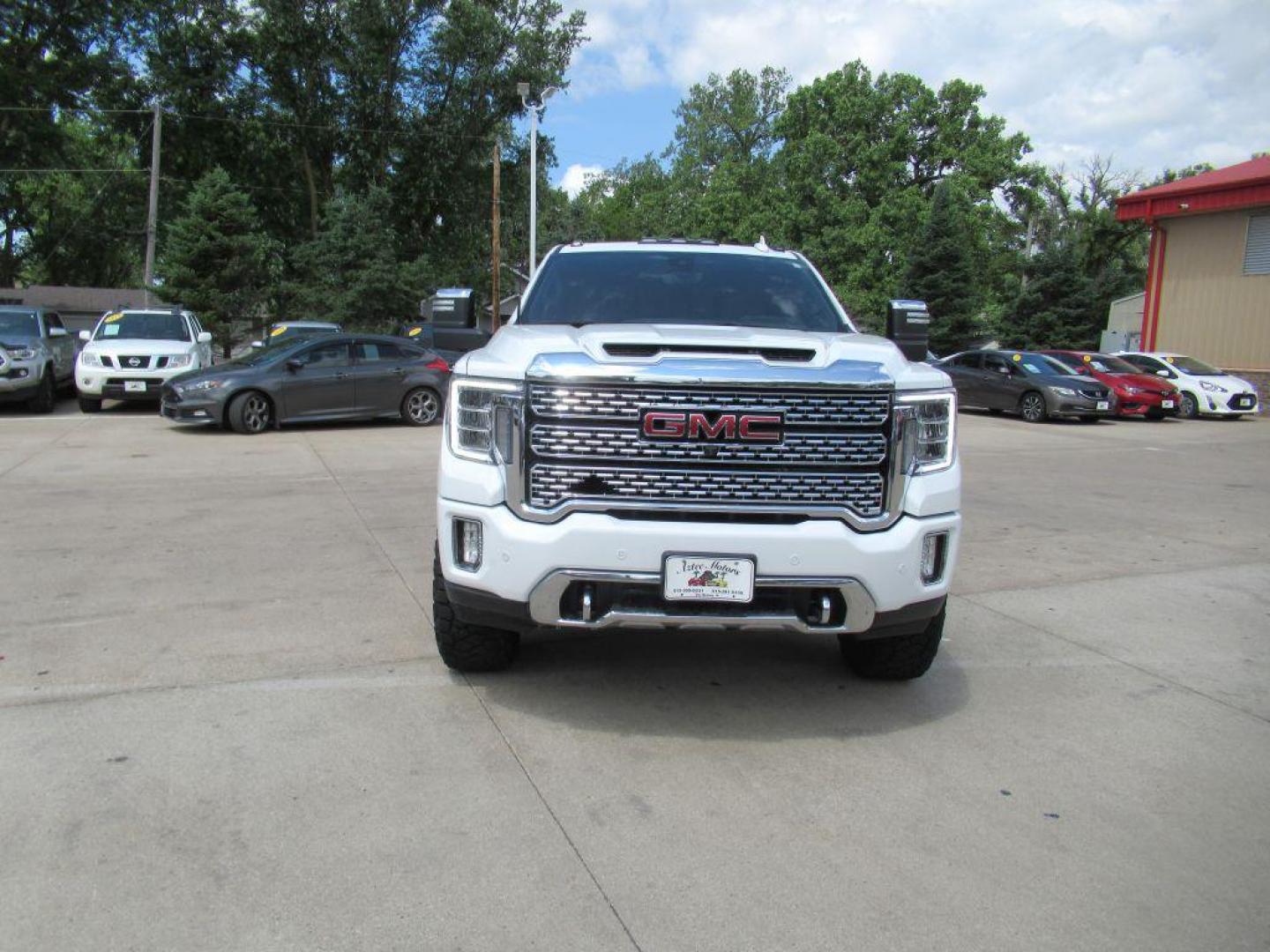 2021 WHITE GMC SIERRA 2500 DENALI (1GT49REY0MF) with an 6.6L engine, Automatic transmission, located at 908 SE 14th Street, Des Moines, IA, 50317, (515) 281-0330, 41.580303, -93.597046 - Photo#1