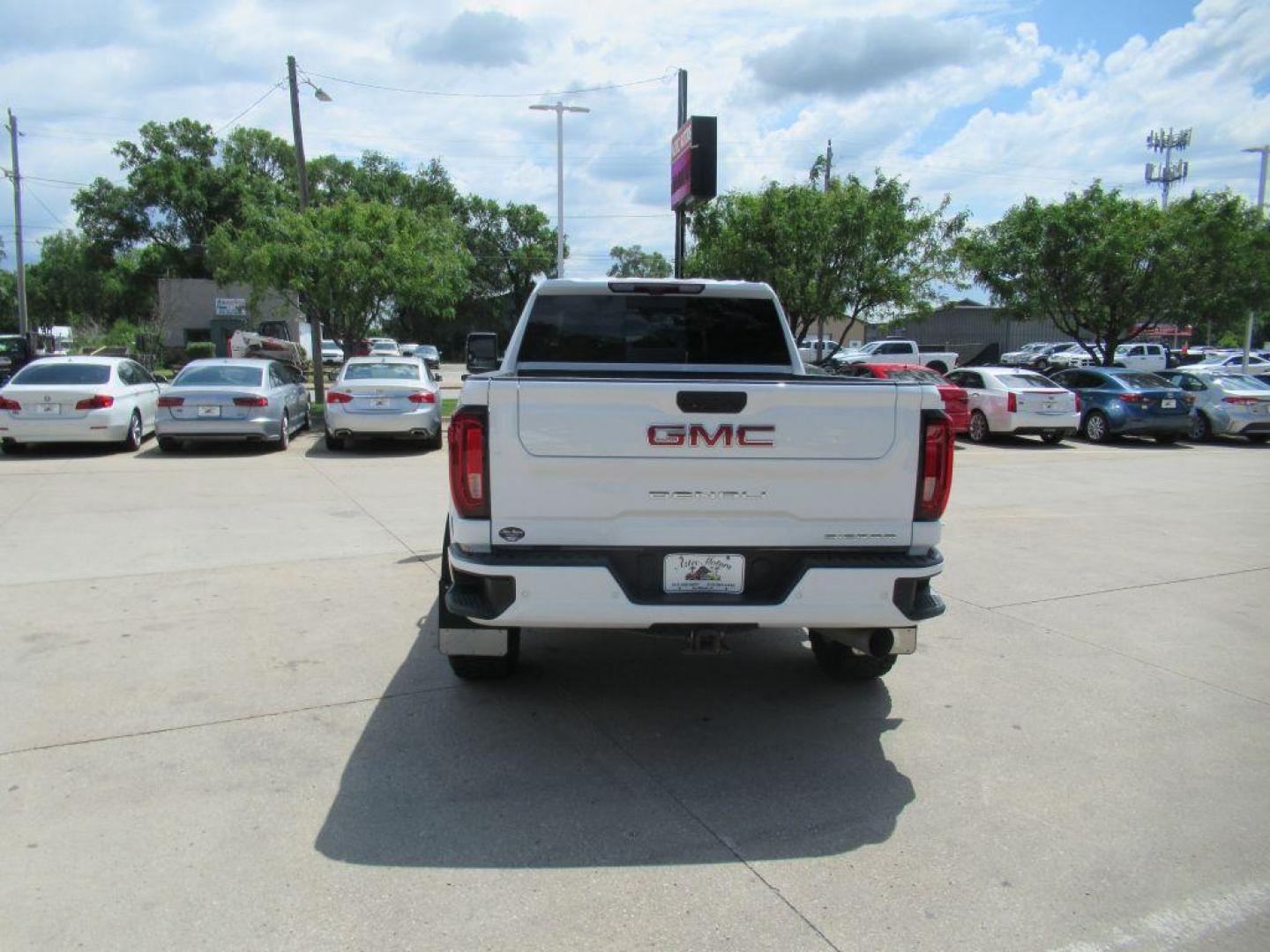 2021 WHITE GMC SIERRA 2500 DENALI (1GT49REY0MF) with an 6.6L engine, Automatic transmission, located at 908 SE 14th Street, Des Moines, IA, 50317, (515) 281-0330, 41.580303, -93.597046 - Photo#5