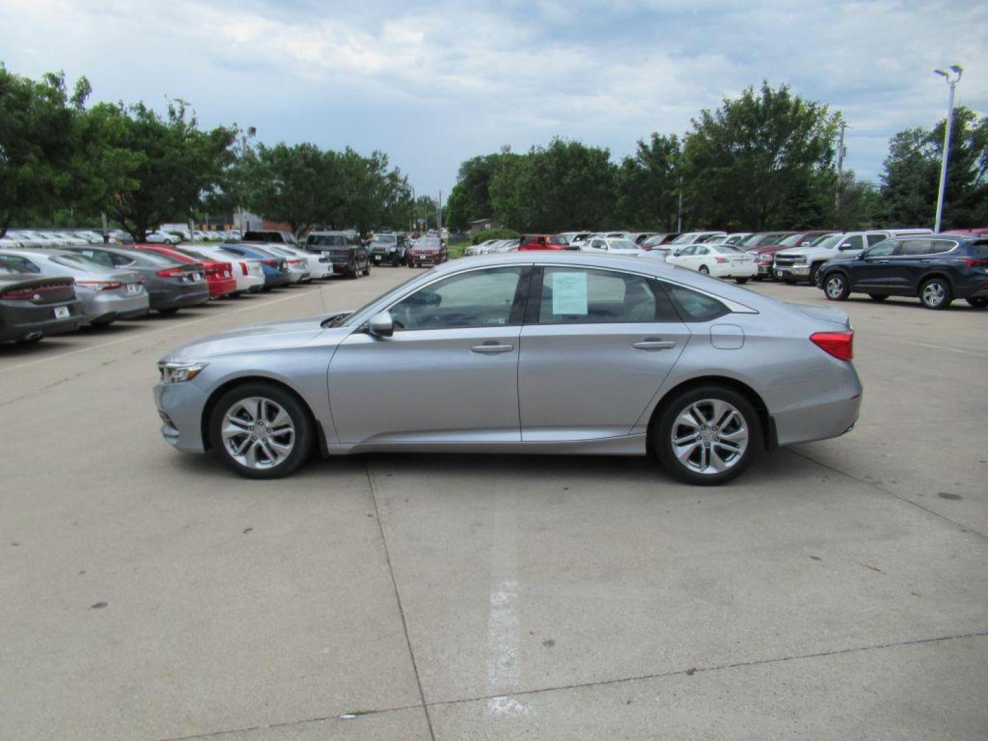 2018 SILVER HONDA ACCORD LX (1HGCV1F14JA) with an 1.5L engine, Continuously Variable transmission, located at 908 SE 14th Street, Des Moines, IA, 50317, (515) 281-0330, 41.580303, -93.597046 - Photo#7