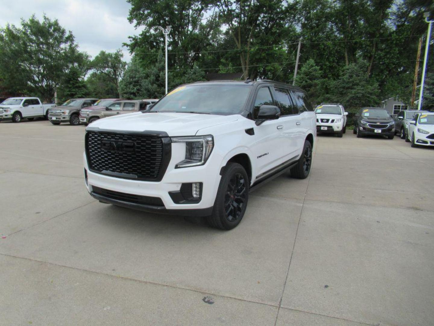 2023 WHITE GMC YUKON XL DENALI (1GKS2JKT1PR) with an 3.0L engine, Automatic transmission, located at 908 SE 14th Street, Des Moines, IA, 50317, (515) 281-0330, 41.580303, -93.597046 - Photo#0