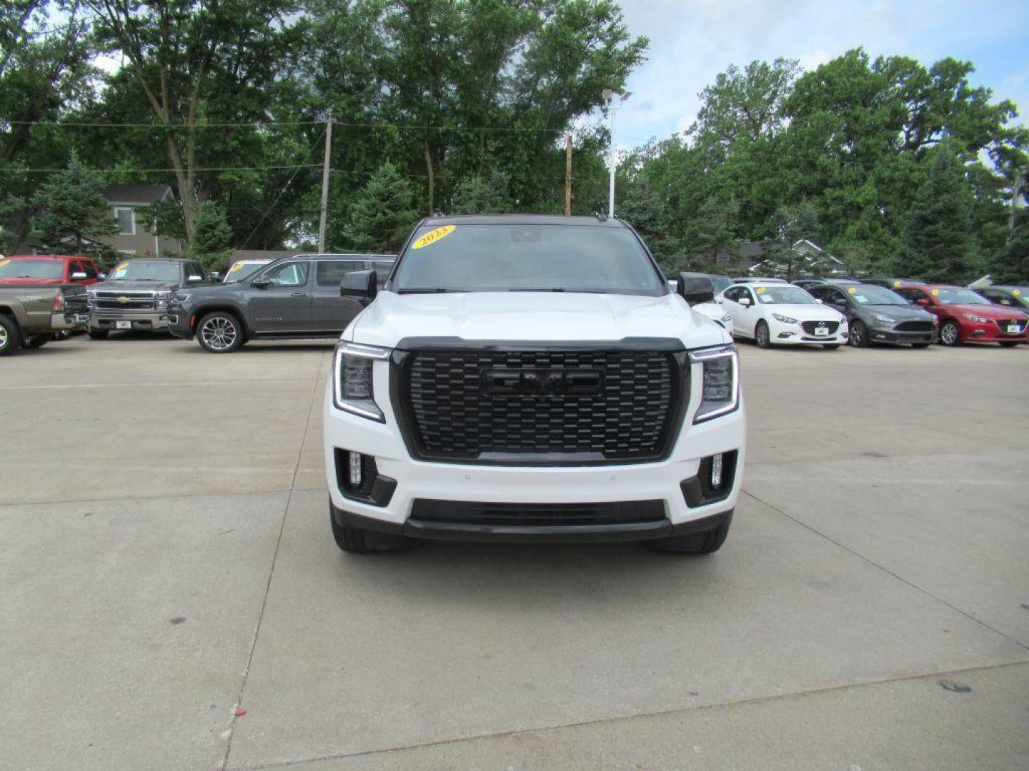 2023 WHITE GMC YUKON XL DENALI (1GKS2JKT1PR) with an 3.0L engine, Automatic transmission, located at 908 SE 14th Street, Des Moines, IA, 50317, (515) 281-0330, 41.580303, -93.597046 - Photo#1